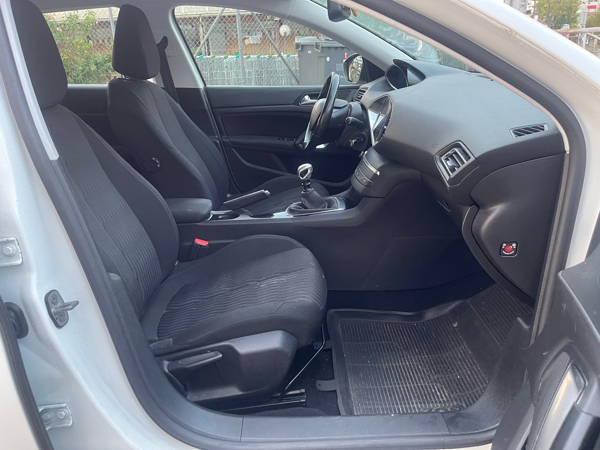PEUGEOT 308 SW 1.6 BlueHDI Active-image-8