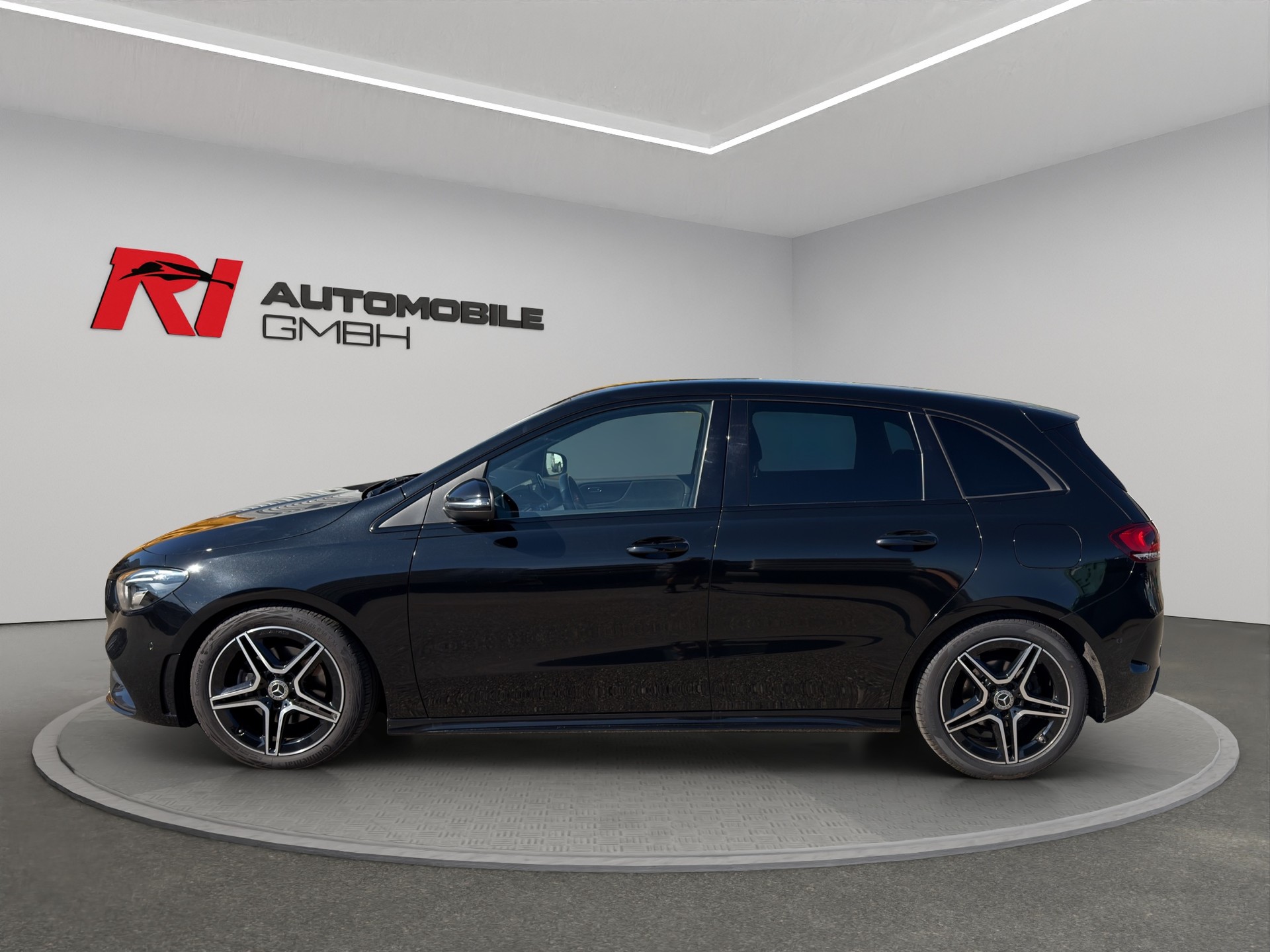 MERCEDES-BENZ B 200 d Night Star 8G-DCT-showroom-element-3