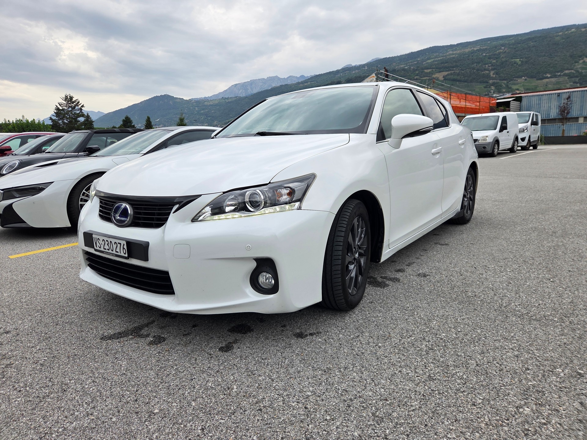 LEXUS 200h Excellence-image-1