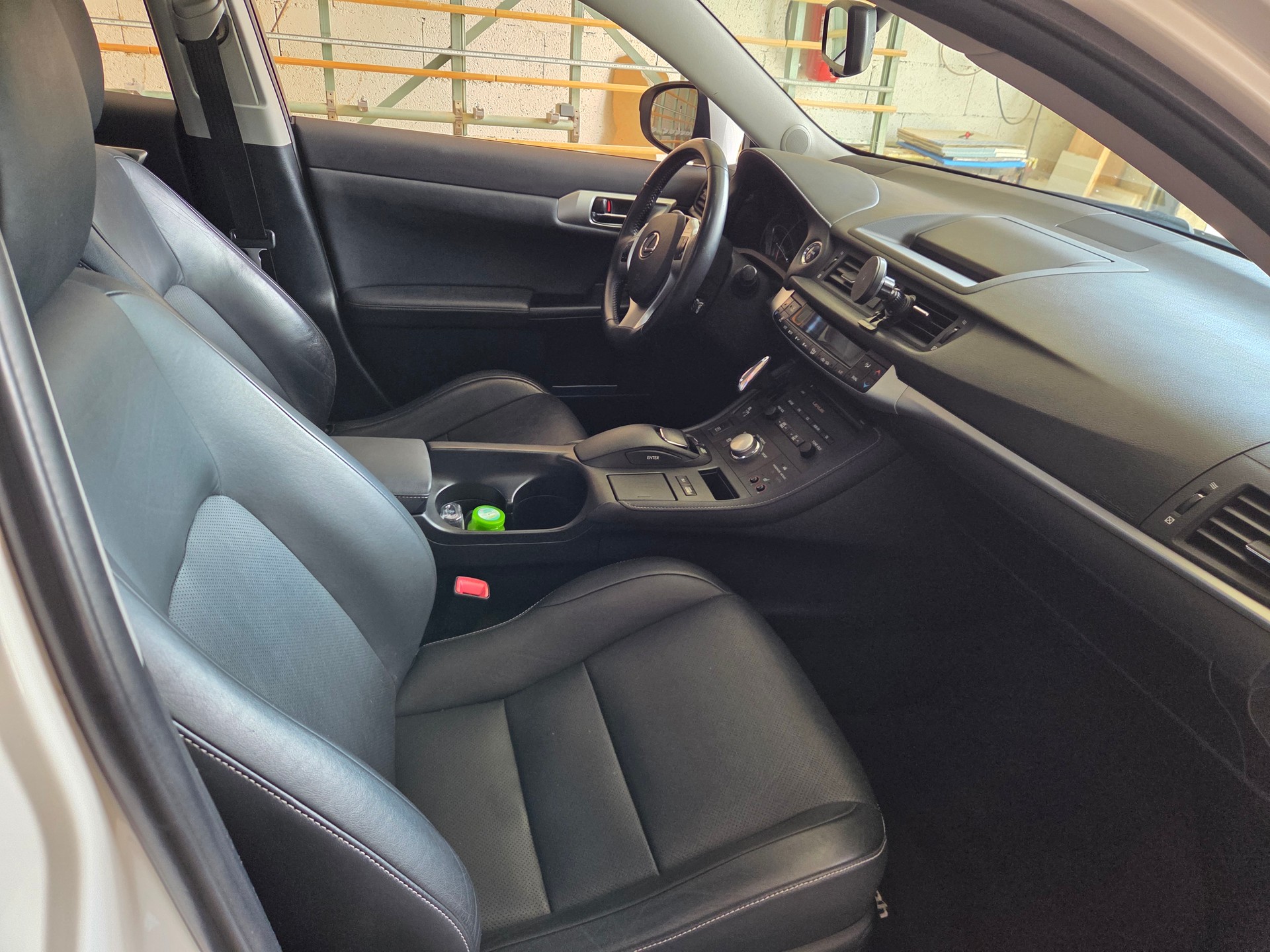 LEXUS 200h Excellence-image-6