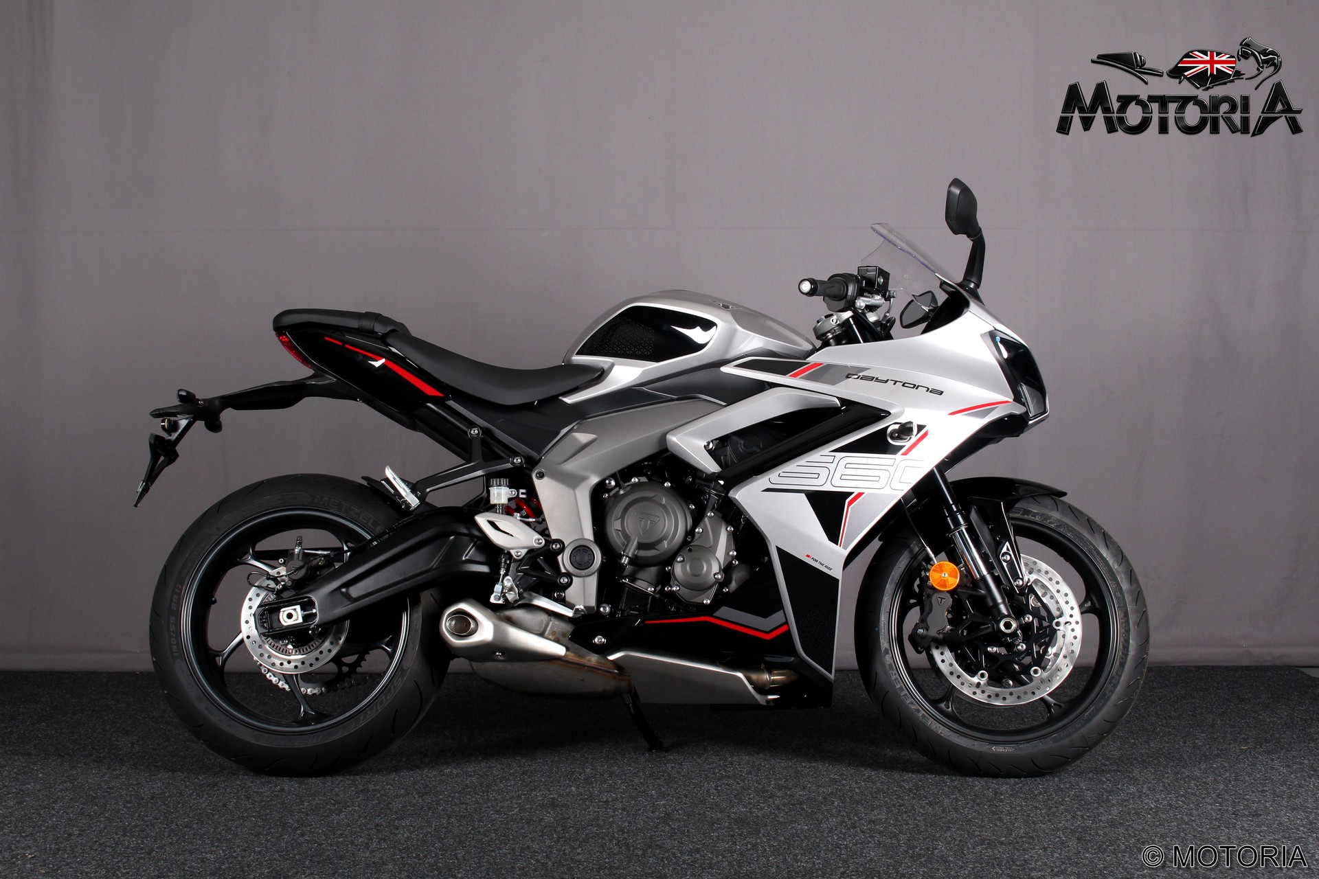 TRIUMPH Daytona 660-image-1
