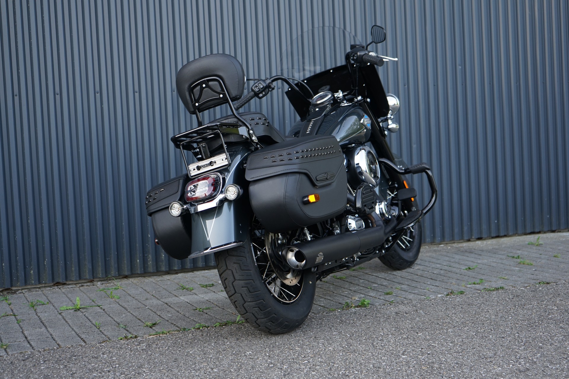 HARLEY-DAVIDSON FLHC Heritage Classic 117ci-showroom-element-3