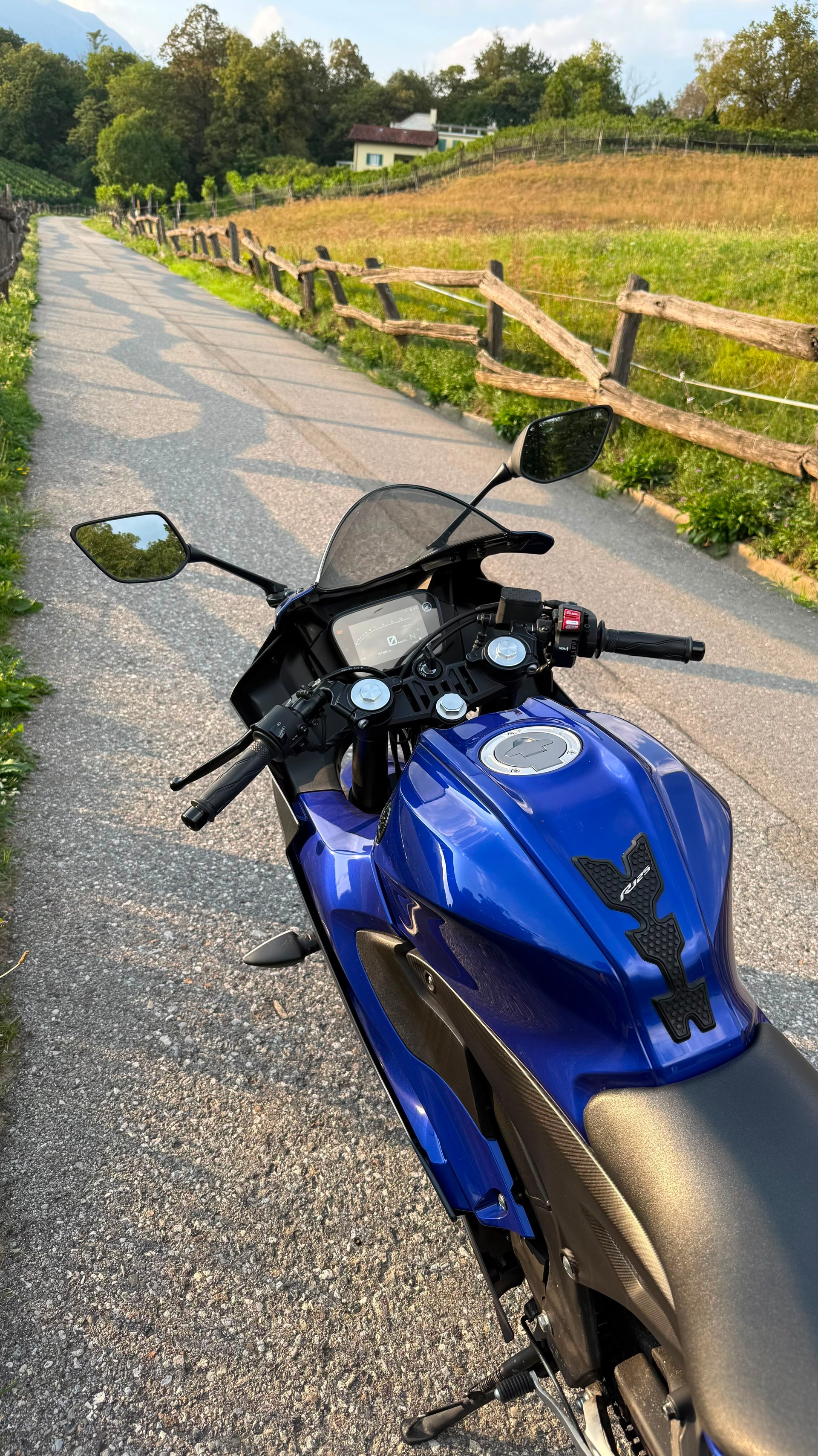 YAMAHA YZF-R 125 ABS-image-1
