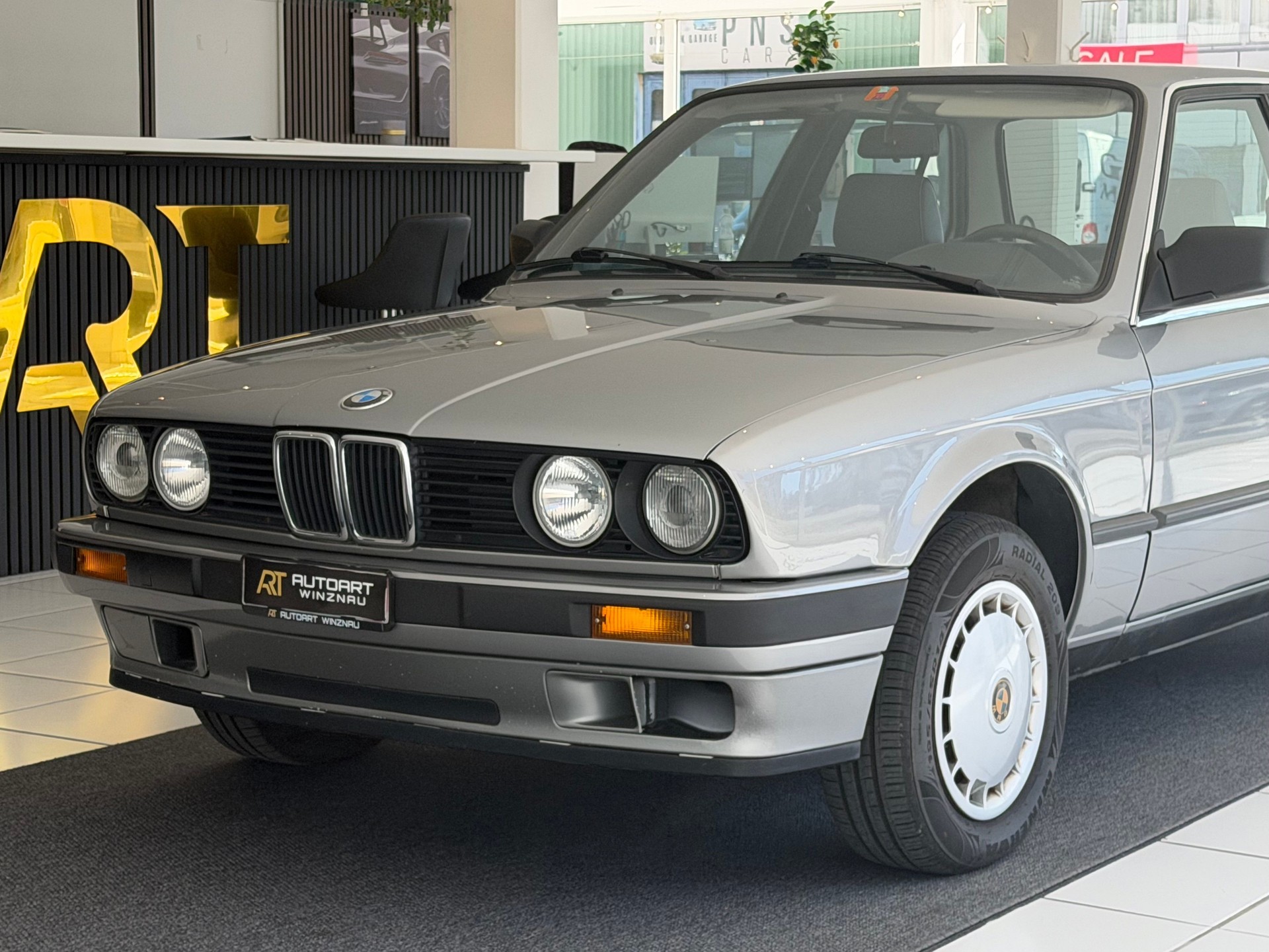 BMW 318 i E30 **Frisch ab MFK & Service**-showroom-element-1