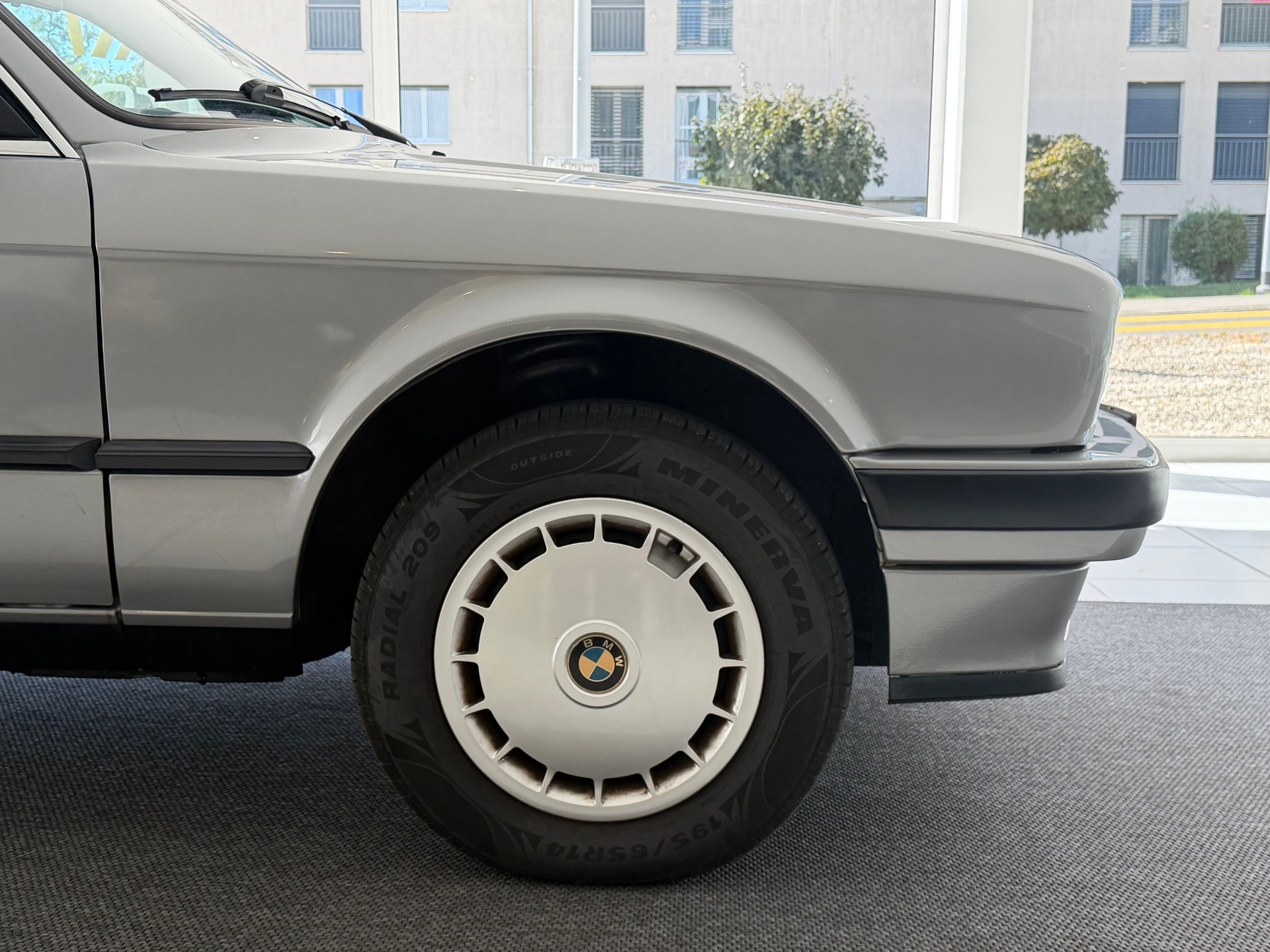 BMW 318 i E30 **Frisch ab MFK & Service**-image-4