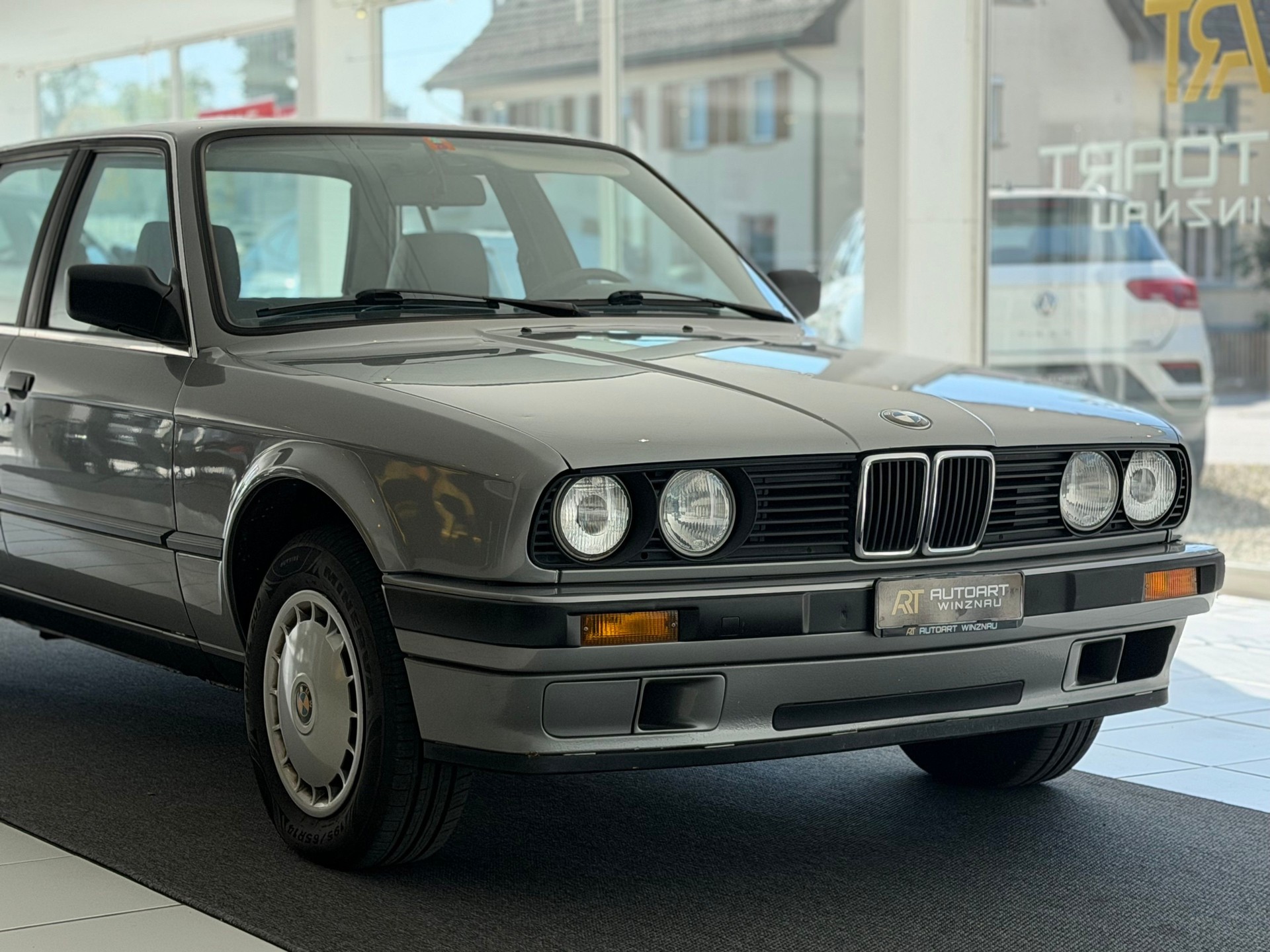 BMW 318 i E30 **Frisch ab MFK & Service**-showroom-element-3
