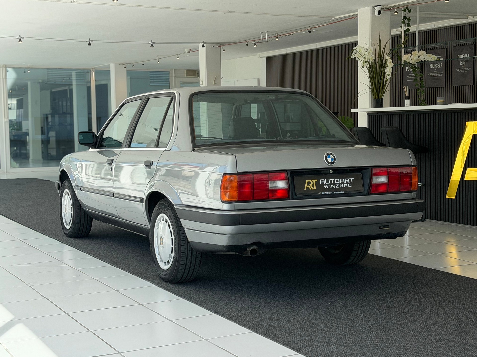 BMW 318 i E30 **Frisch ab MFK & Service**-image-8
