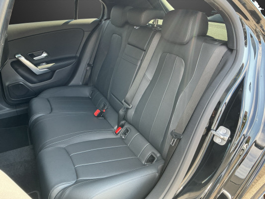 MERCEDES-BENZ A 200 Night Star 7G-DCT-image-10
