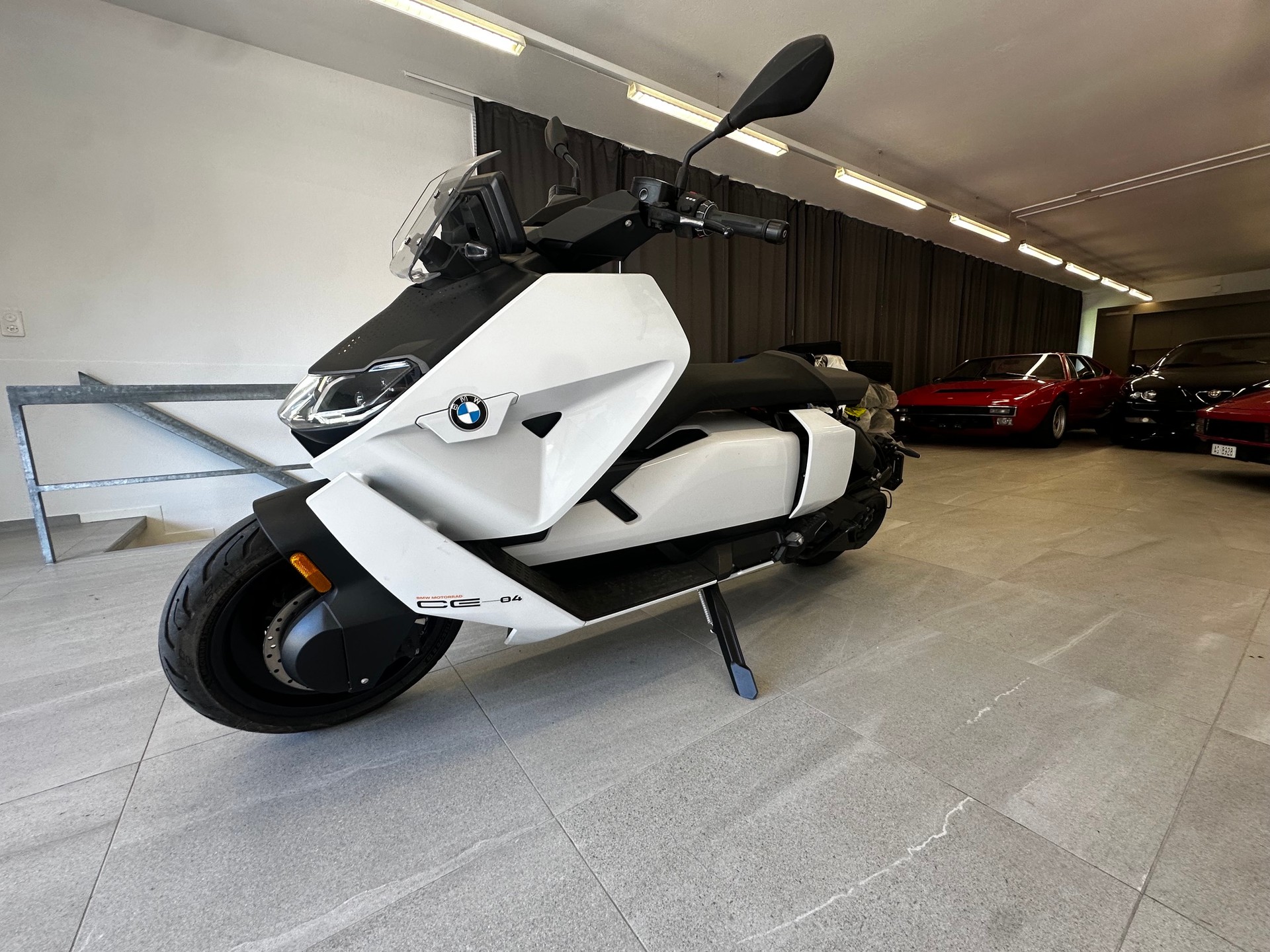 BMW CE 04-image-1