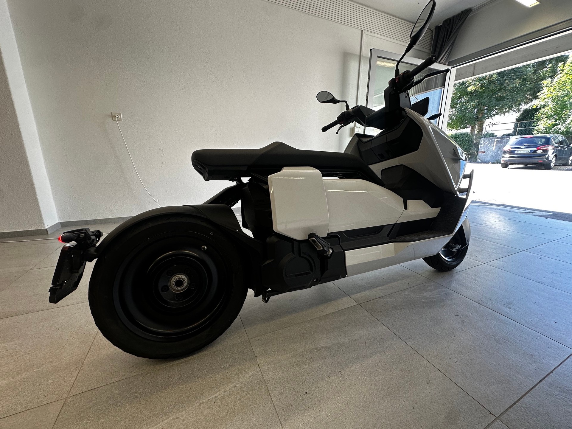 BMW CE 04-image-3