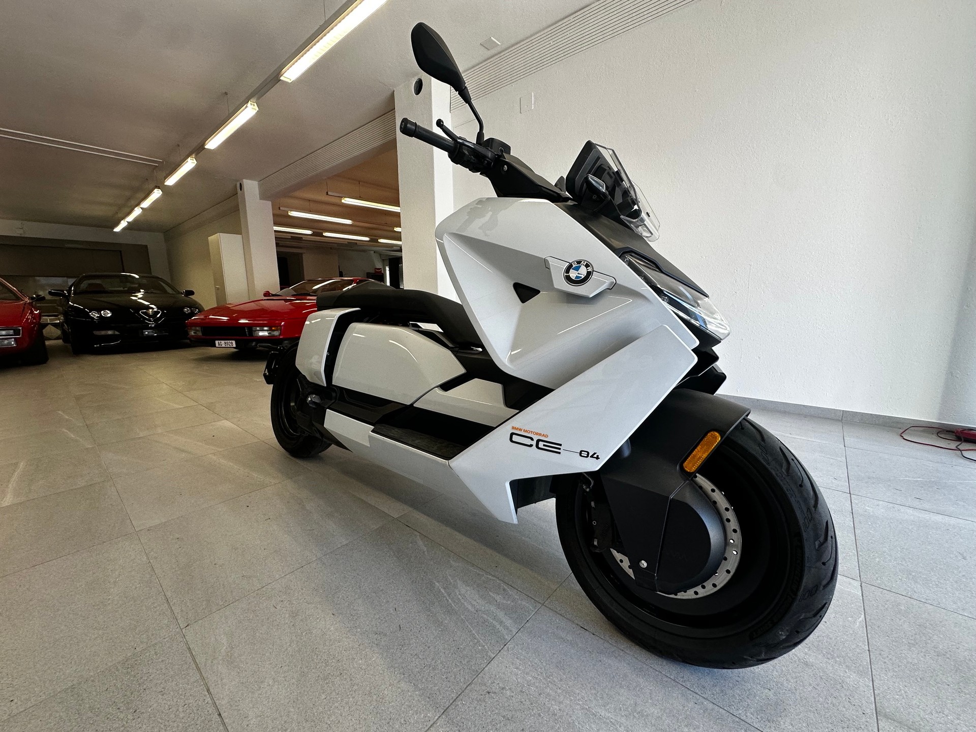 BMW CE 04-image-2