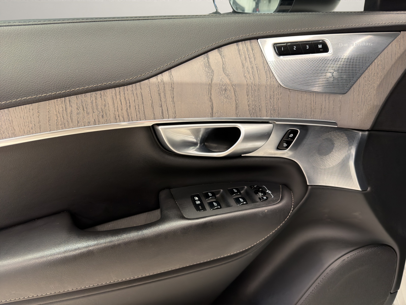 VOLVO XC90 2.0 T8 TE XCLUSIVE Dark 7P. eAWD-image-9