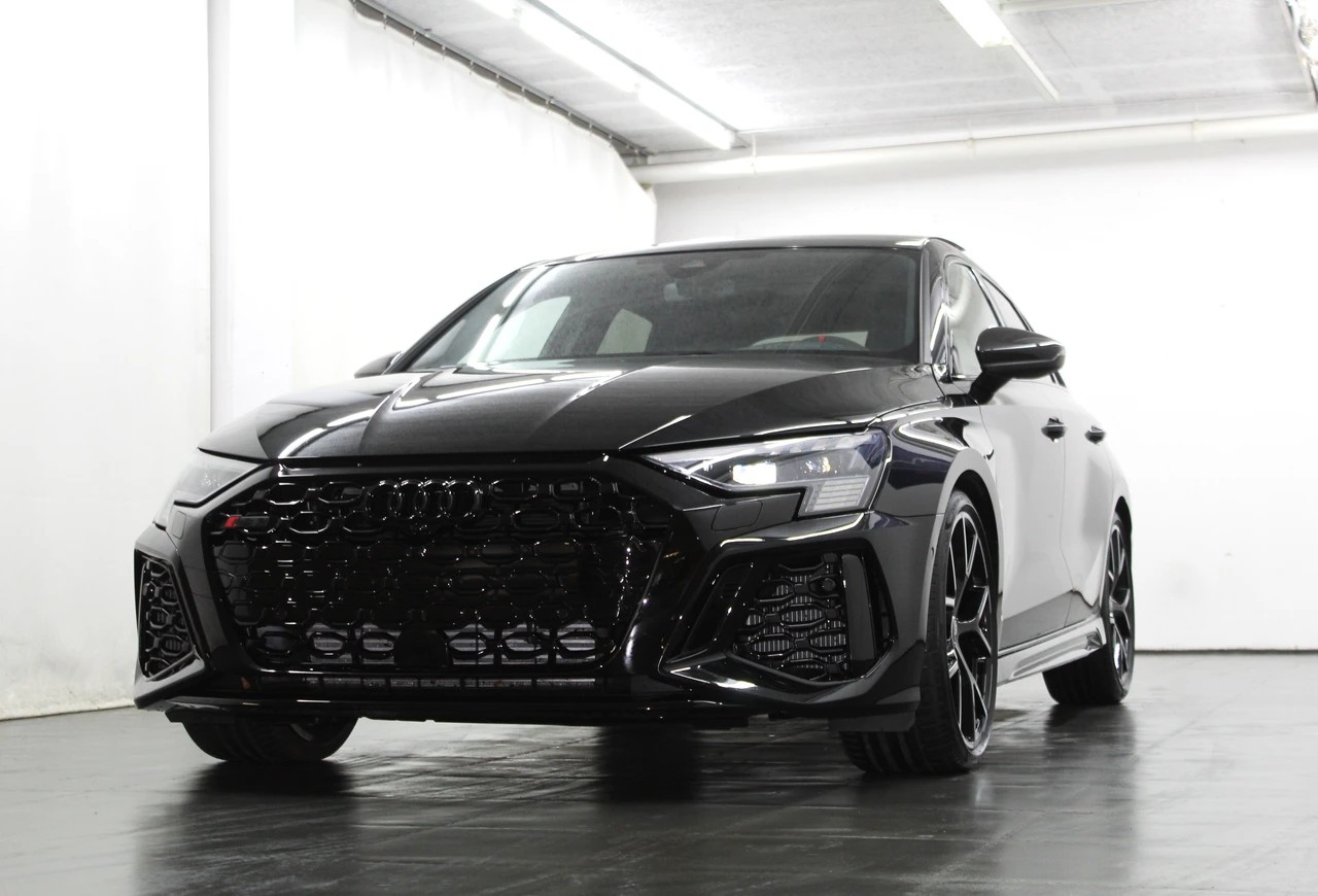 AUDI RS3 Sportback 2.5 TSI quattro S-tronic/ RS-Designpaket plus rot / Keramikbremsanlage / CH-Fahrzeug-showroom-element-3
