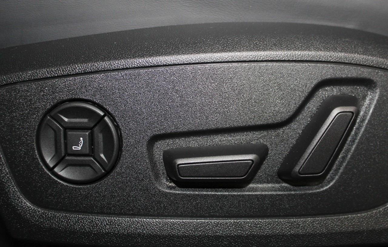 AUDI RS3 Sportback 2.5 TSI quattro S-tronic/ RS-Designpaket plus rot / Keramikbremsanlage / CH-Fahrzeug-image-19