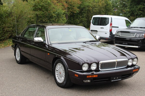 DAIMLER 6.0 Double Six Majestic