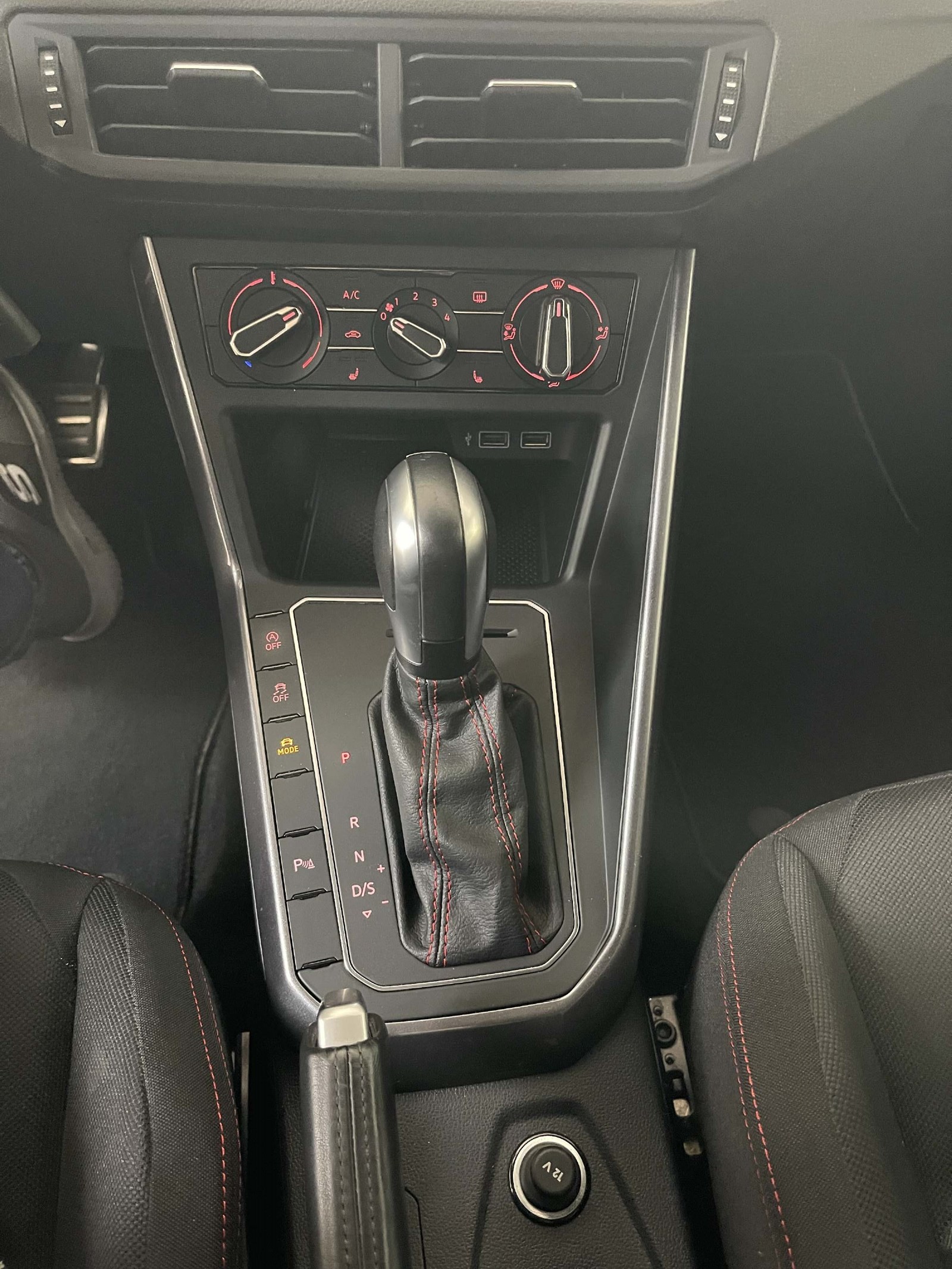 VW Polo 2.0 TSI GTI DSG-image-11