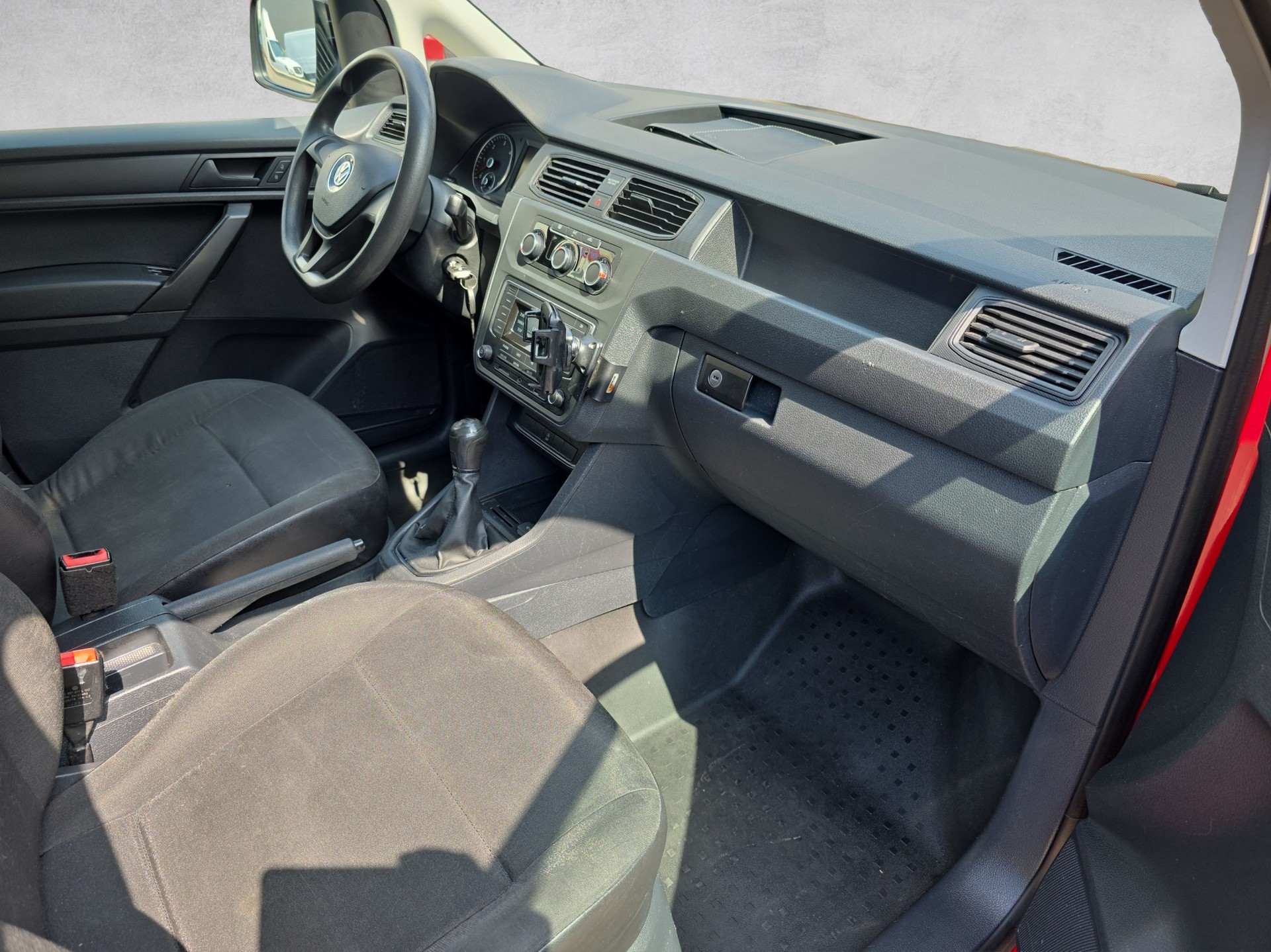 VW Caddy Maxi 2.0TDI BlueMotion Technology-image-5
