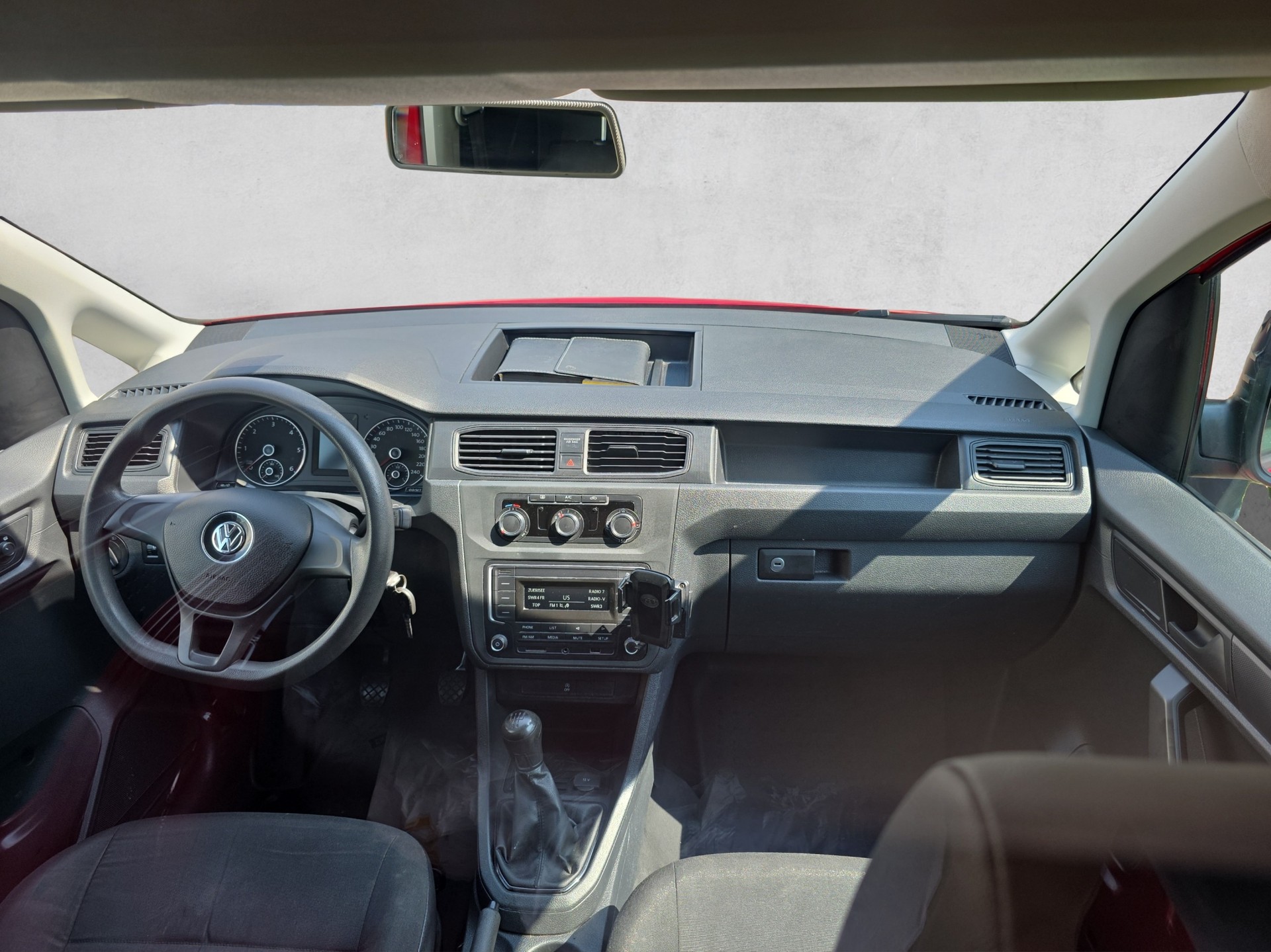 VW Caddy Maxi 2.0TDI BlueMotion Technology-image-8