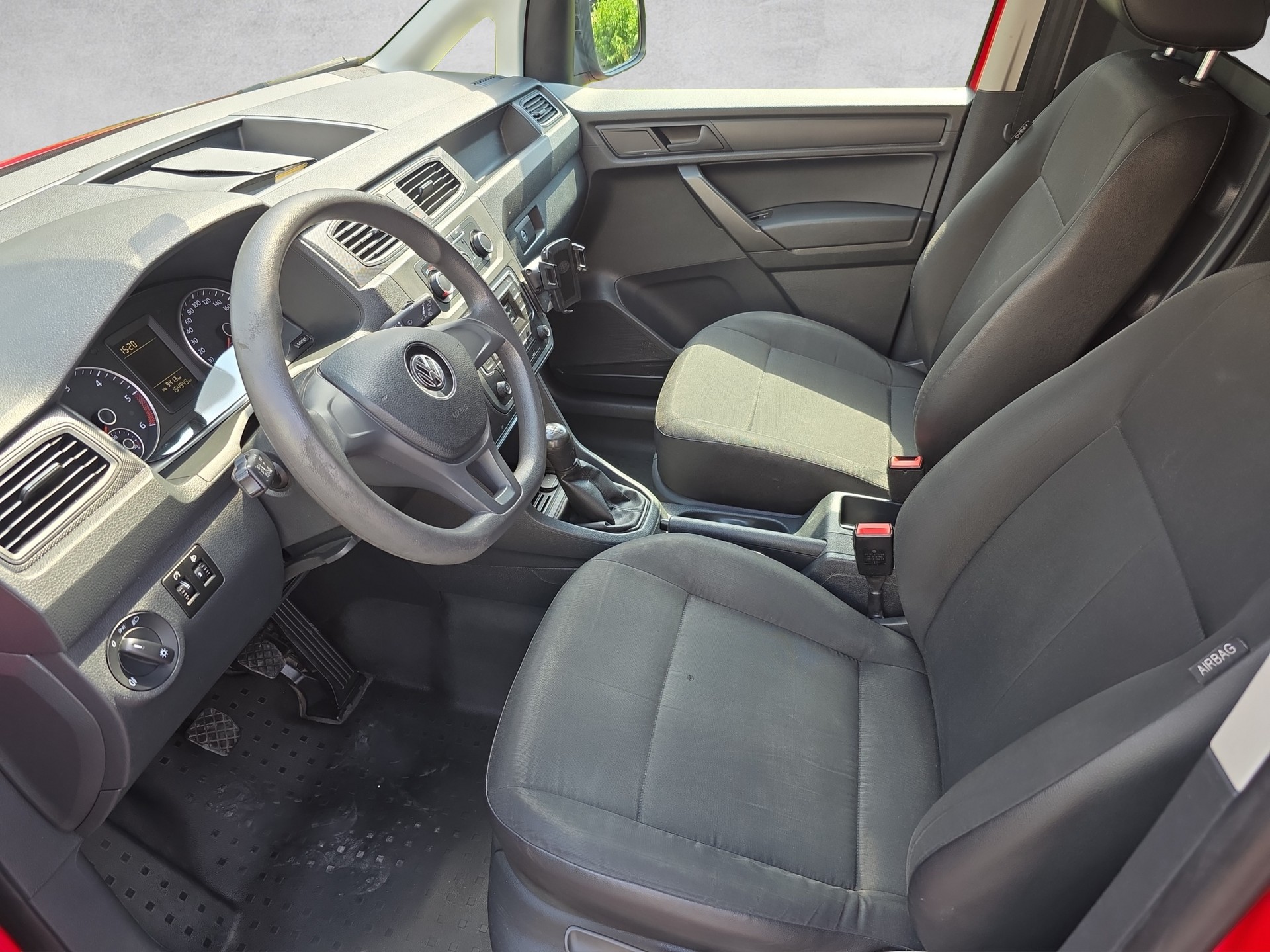 VW Caddy Maxi 2.0TDI BlueMotion Technology-image-4