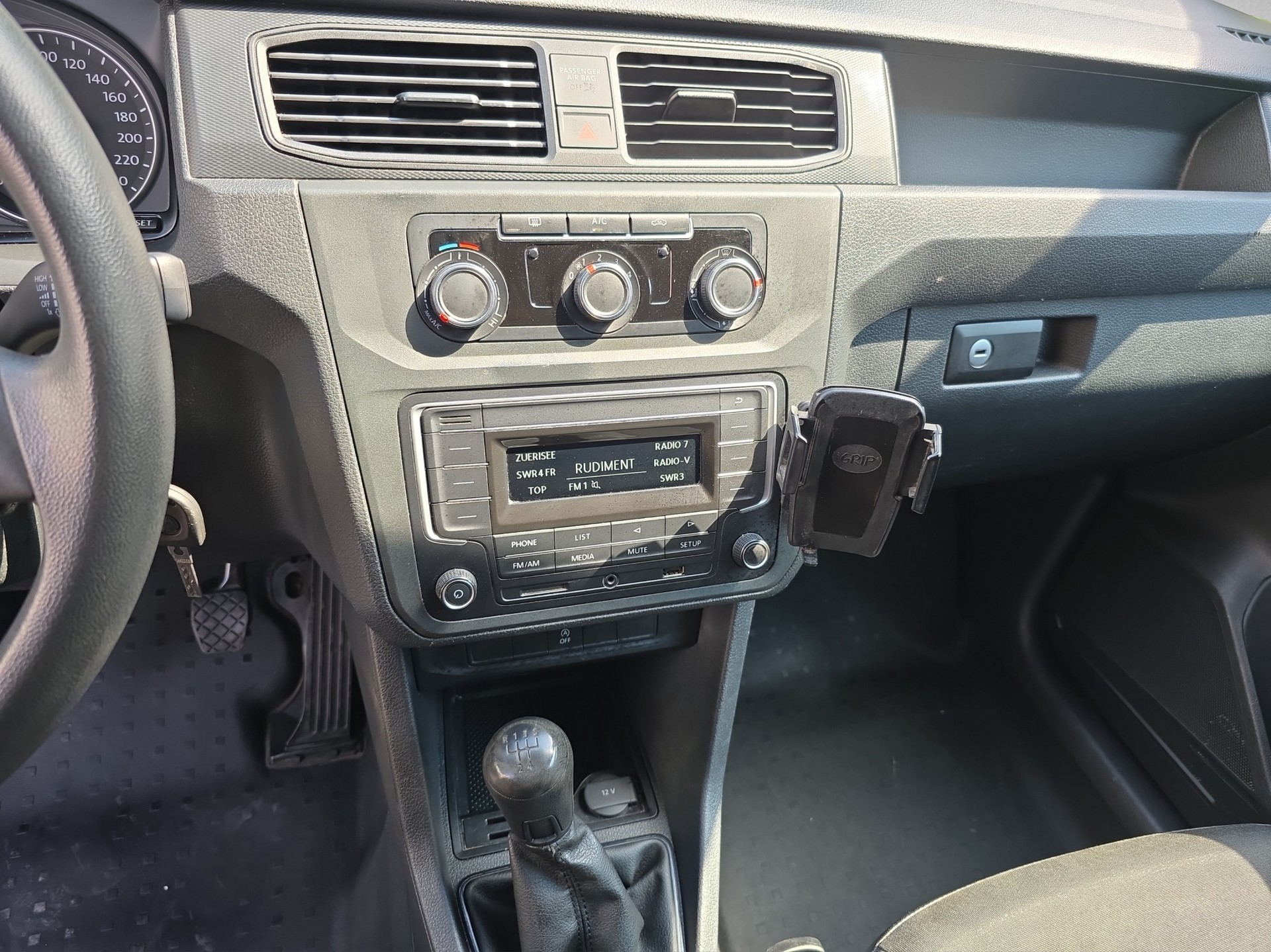 VW Caddy Maxi 2.0TDI BlueMotion Technology-image-7