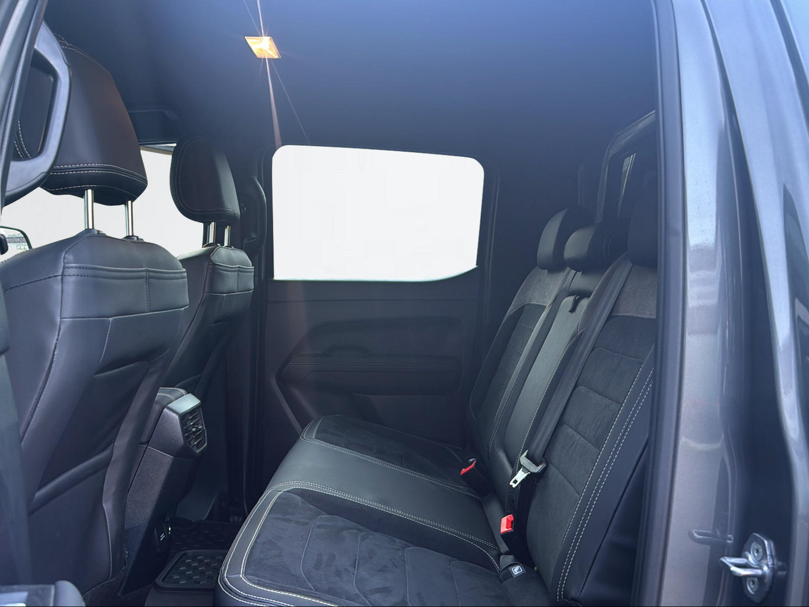 VW Amarok DKab. Pick-up 3.0 TDI 240 Style Winter 2 4m-image-7