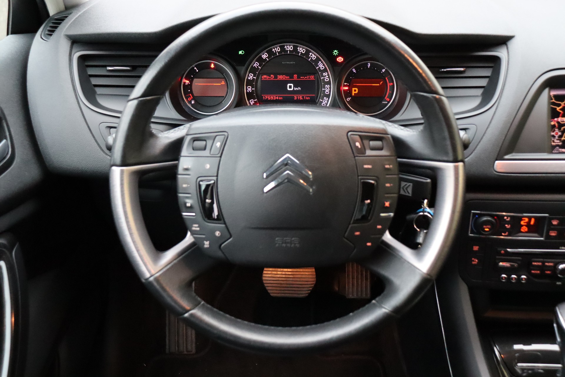 CITROEN C5 Berline 3.0 HDi V6 Exclusive Automatic-image-9
