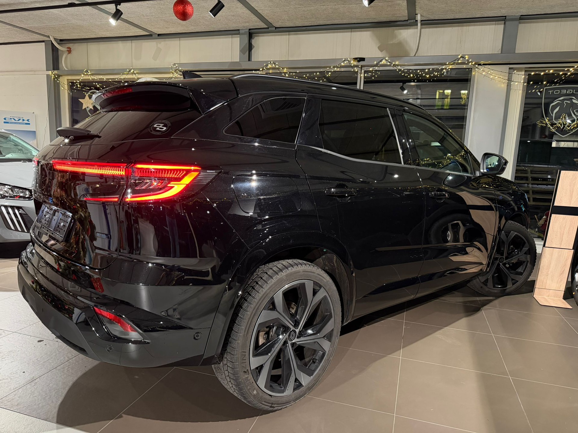 RENAULT Austral 1.2 HEV 200 Iconic Esprit Alpine A ** Visite sur RDV **-image-4