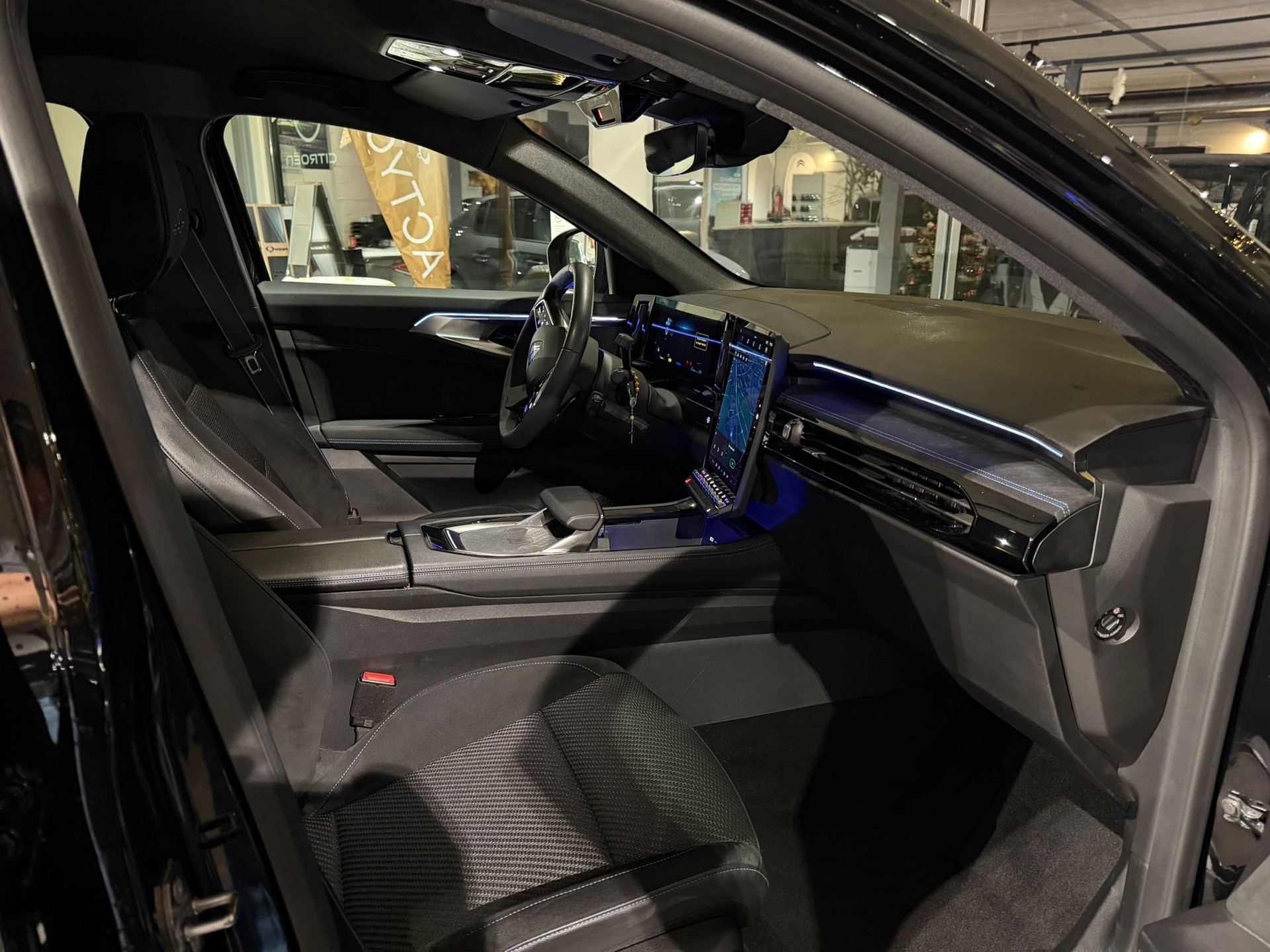 RENAULT Austral 1.2 HEV 200 Iconic Esprit Alpine A ** Visite sur RDV **-image-11