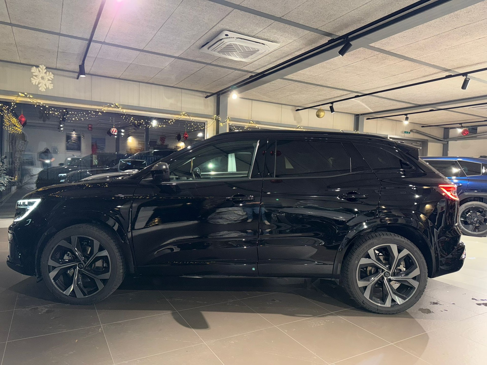 RENAULT Austral 1.2 HEV 200 Iconic Esprit Alpine A ** Visite sur RDV **-showroom-element-1