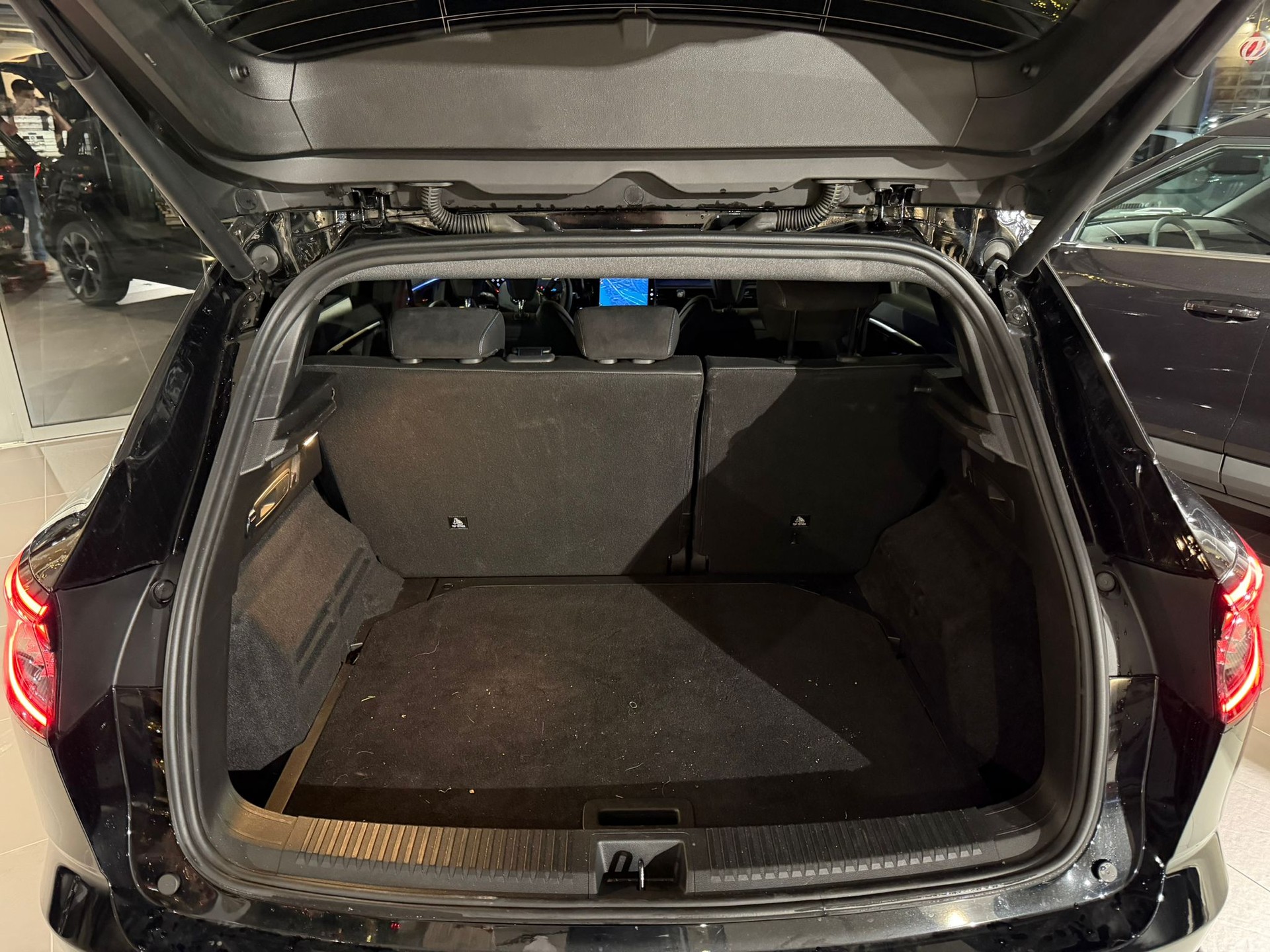 RENAULT Austral 1.2 HEV 200 Iconic Esprit Alpine A ** Visite sur RDV **-showroom-element-3