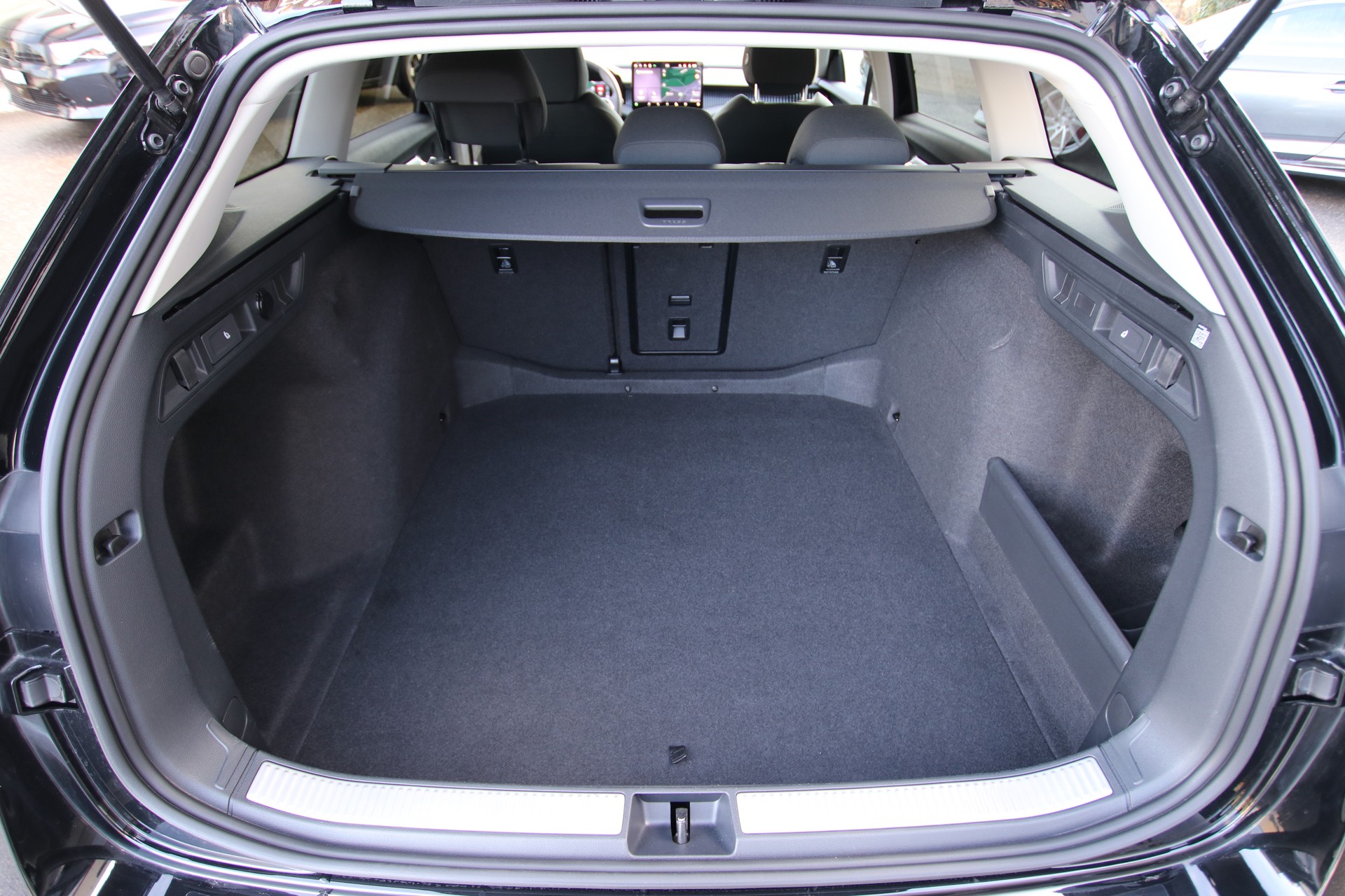 SKODA Superb Combi 1.5 eTSI Selection DSG *Werksgarantie bis 03.2030*-image-15