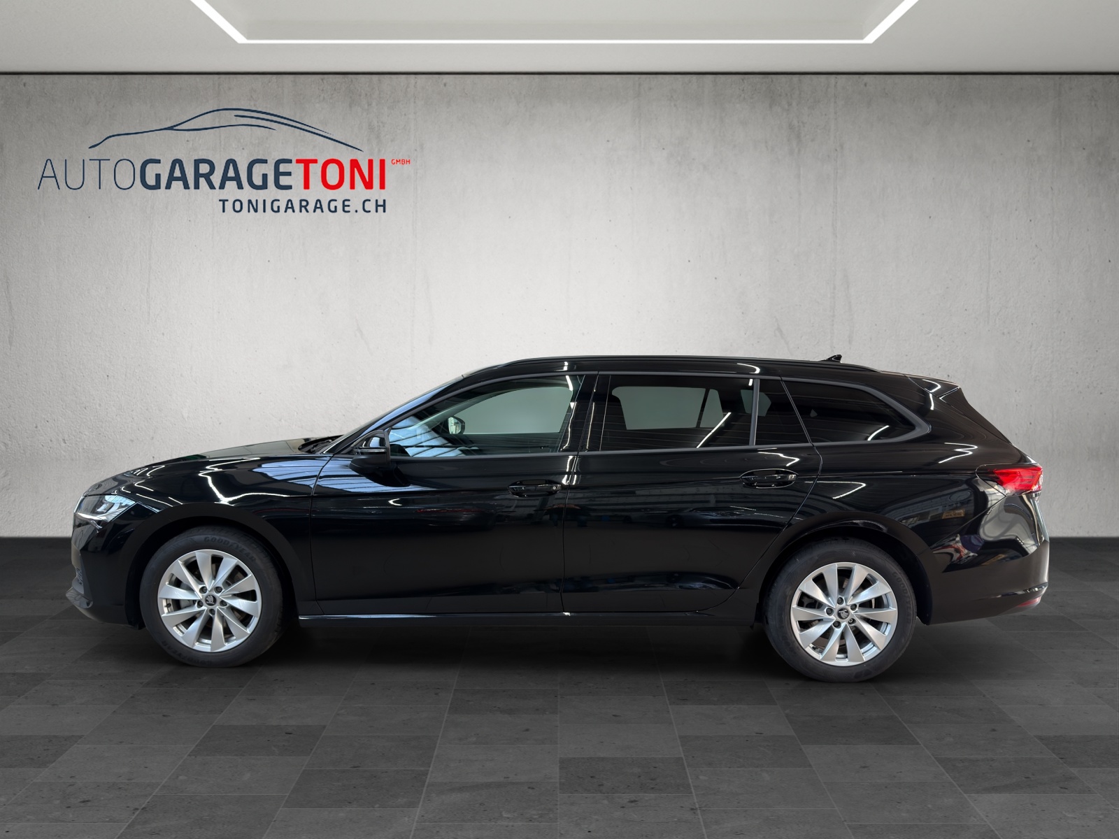 SKODA Superb Combi 1.5 eTSI Selection DSG *Werksgarantie bis 03.2030*-showroom-element-3