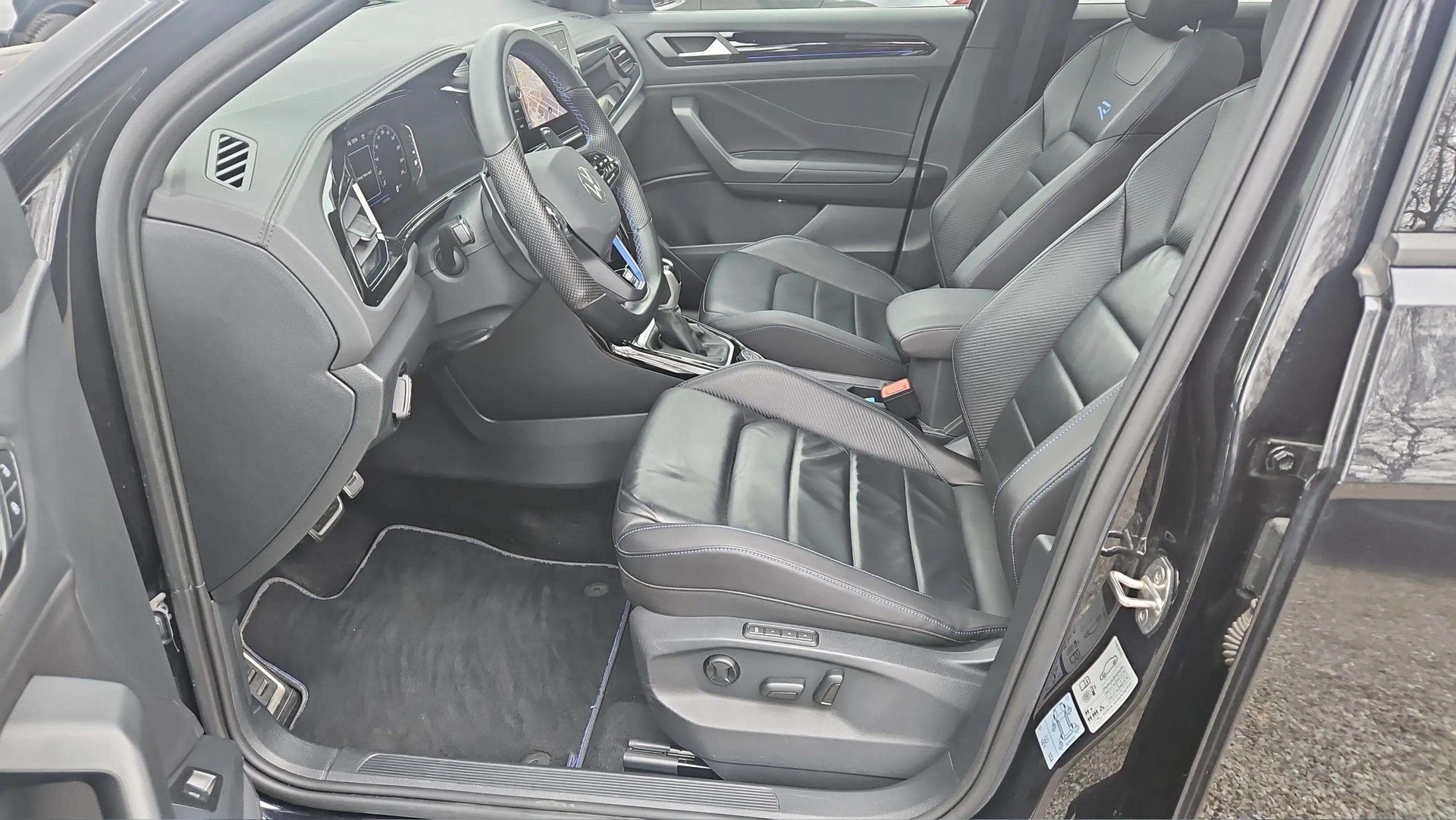 VW T-Roc 2.0 TSI R DSG 4Motion mit Panoramadach + El. Ledersitze & 19" Alu-image-10