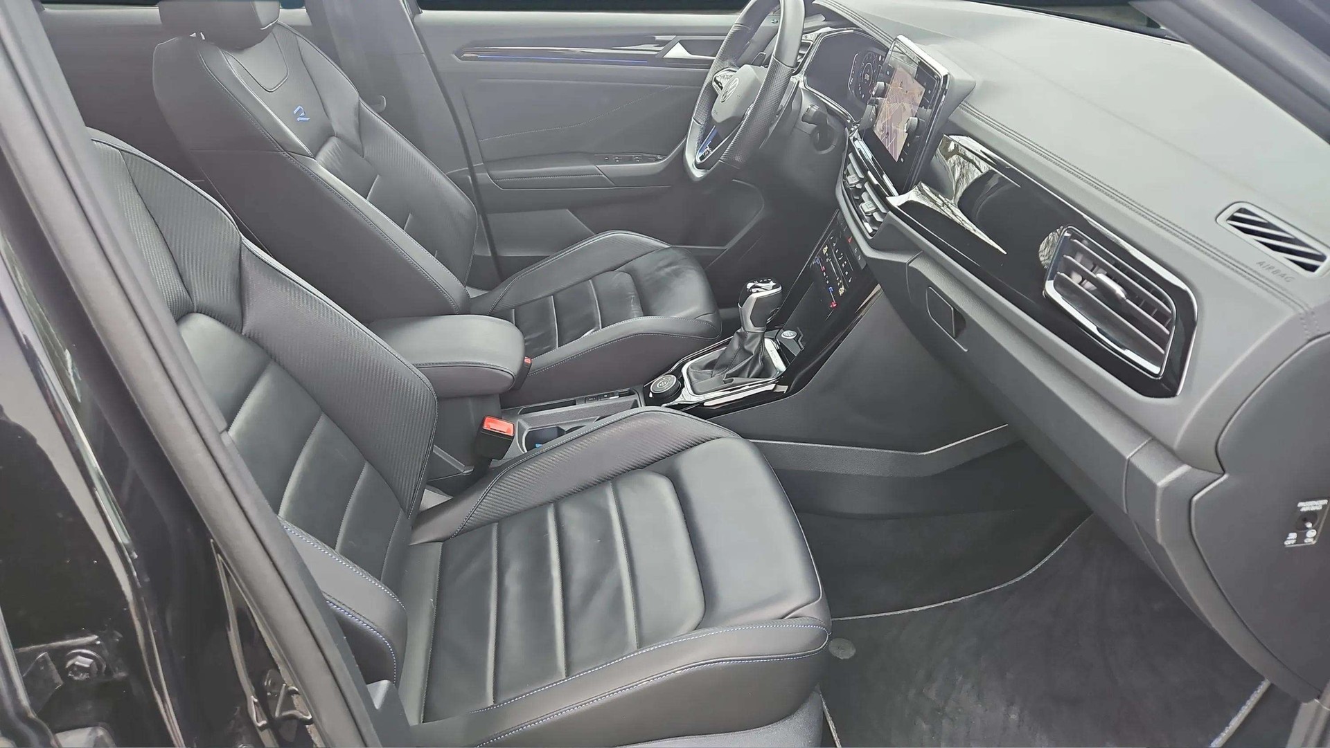 VW T-Roc 2.0 TSI R DSG 4Motion mit Panoramadach + El. Ledersitze & 19" Alu-image-11