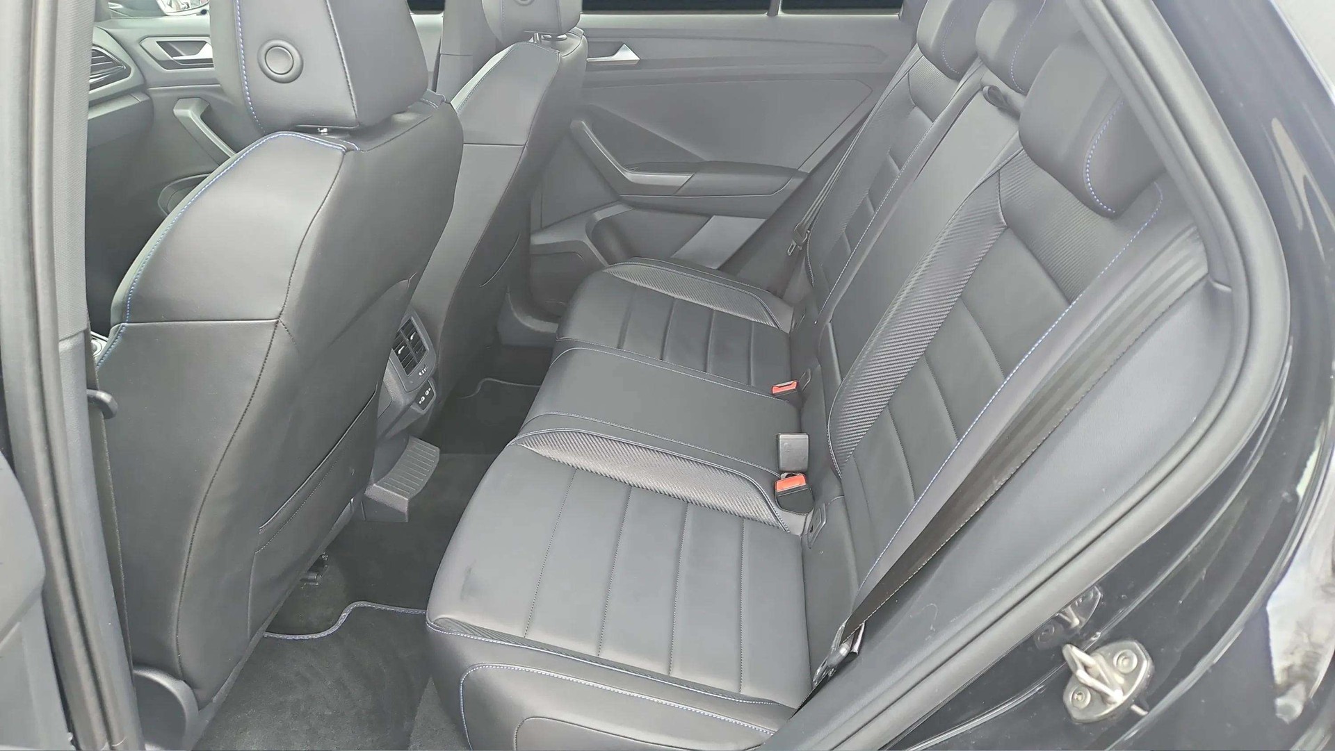 VW T-Roc 2.0 TSI R DSG 4Motion mit Panoramadach + El. Ledersitze & 19" Alu-image-13