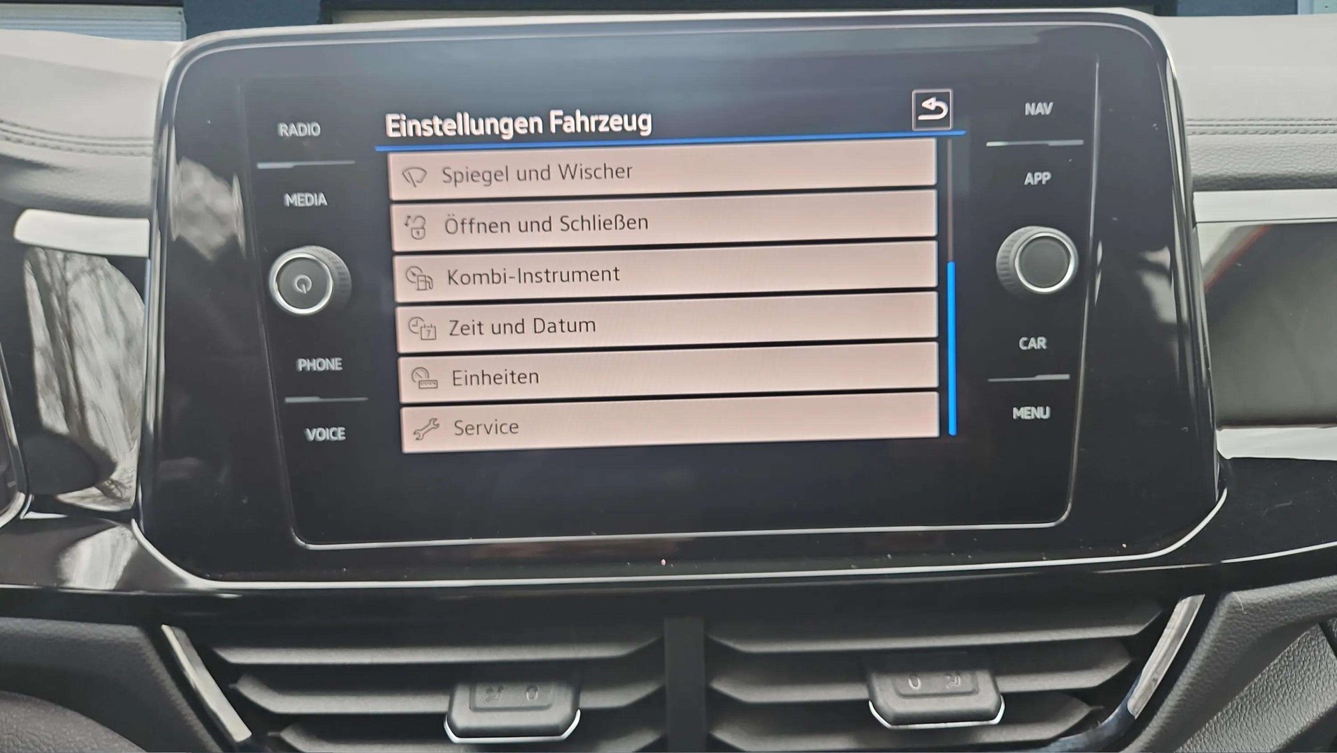 VW T-Roc 2.0 TSI R DSG 4Motion mit Panoramadach + El. Ledersitze & 19" Alu-image-20