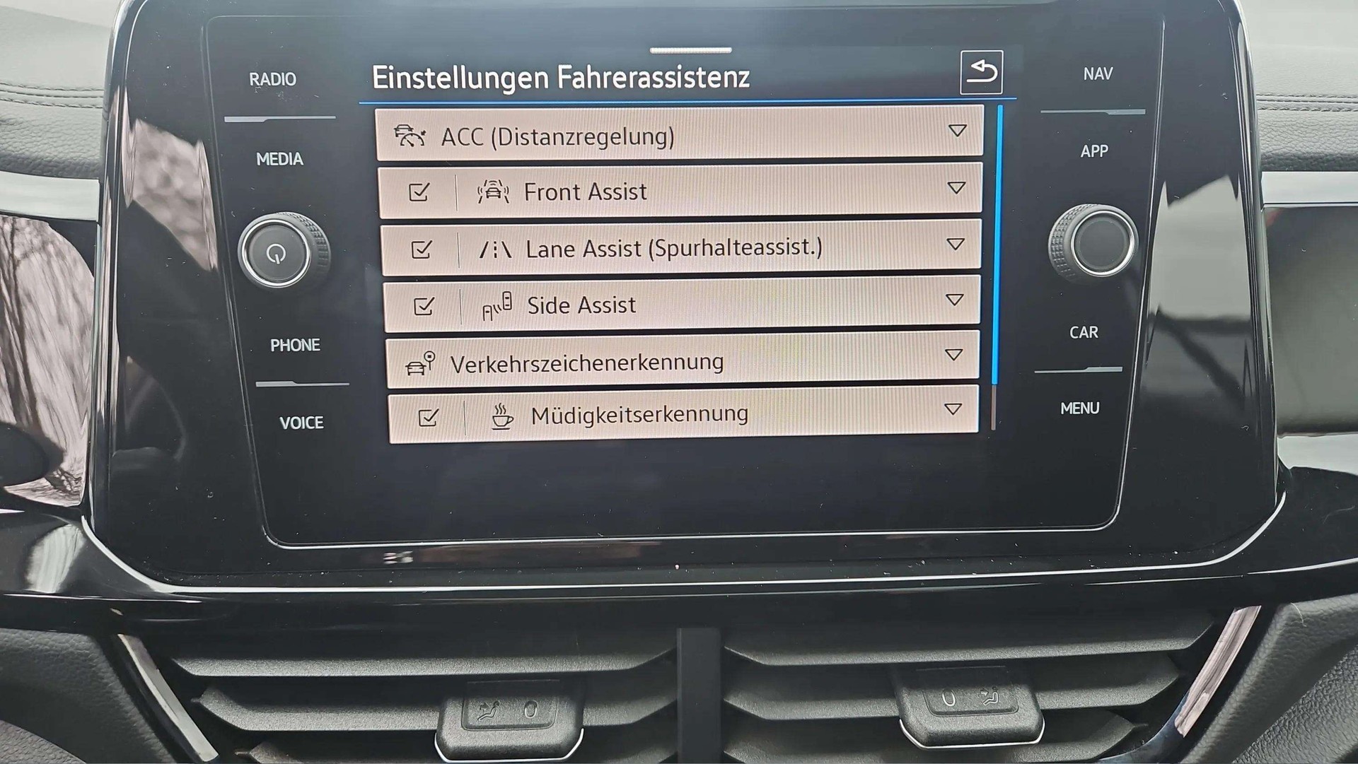 VW T-Roc 2.0 TSI R DSG 4Motion mit Panoramadach + El. Ledersitze & 19" Alu-image-21