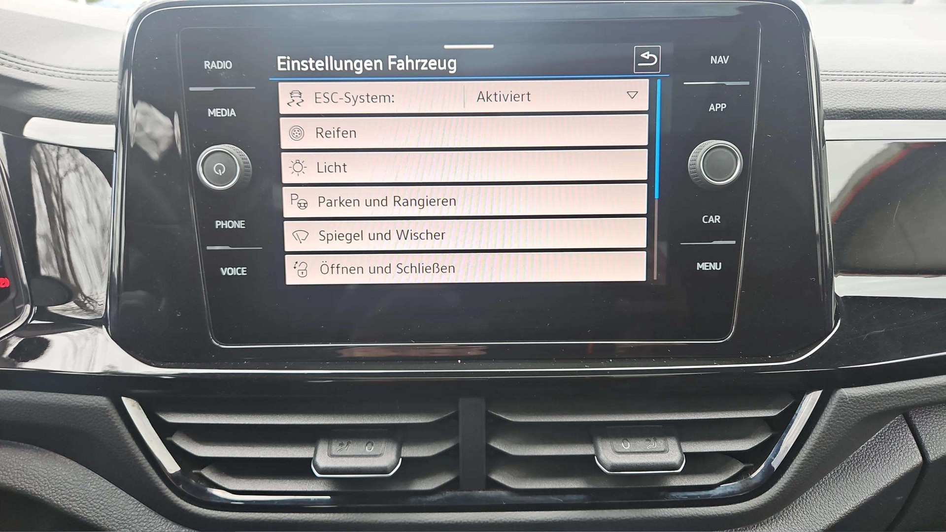 VW T-Roc 2.0 TSI R DSG 4Motion mit Panoramadach + El. Ledersitze & 19" Alu-image-19