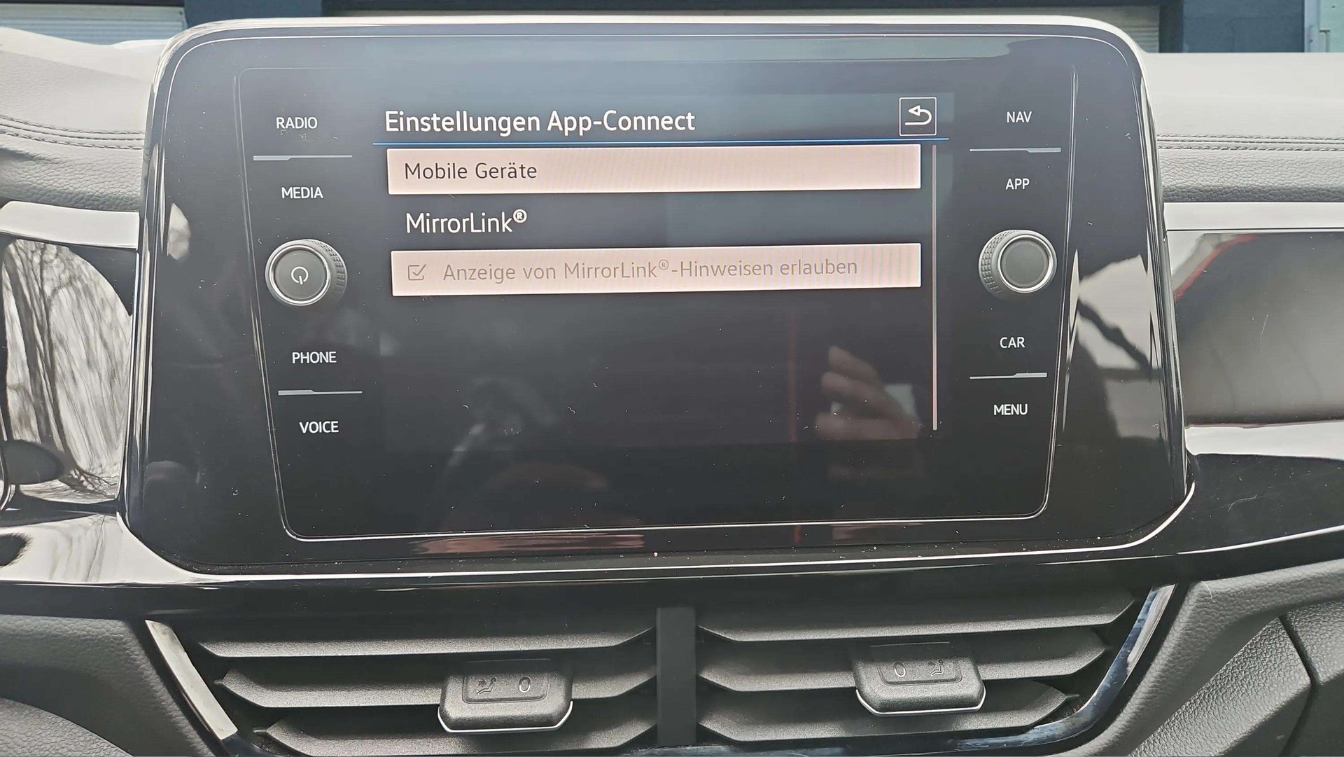 VW T-Roc 2.0 TSI R DSG 4Motion mit Panoramadach + El. Ledersitze & 19" Alu-image-24