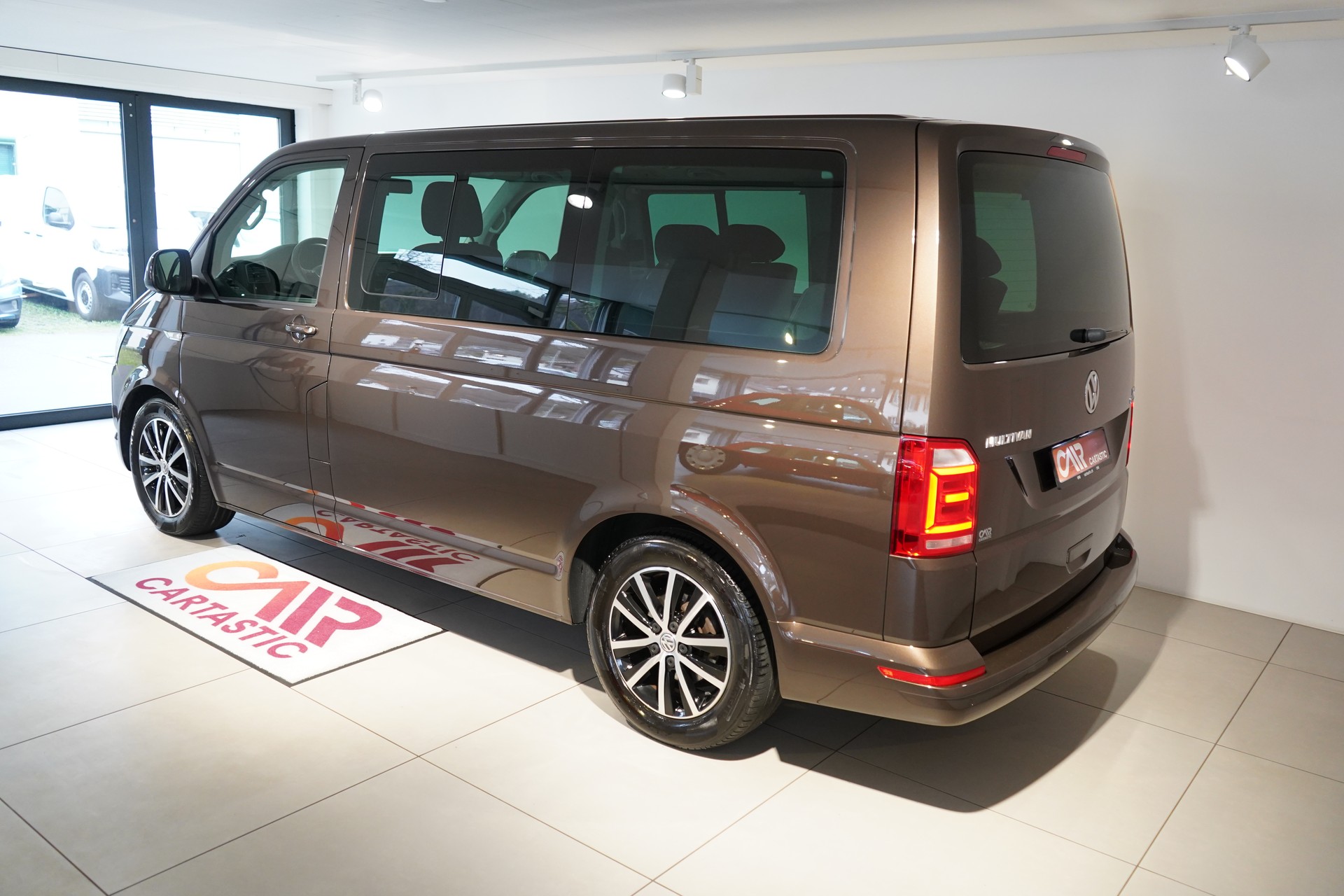 VW Multivan 2.0BiTDI Comfort 4Matic-showroom-element-2