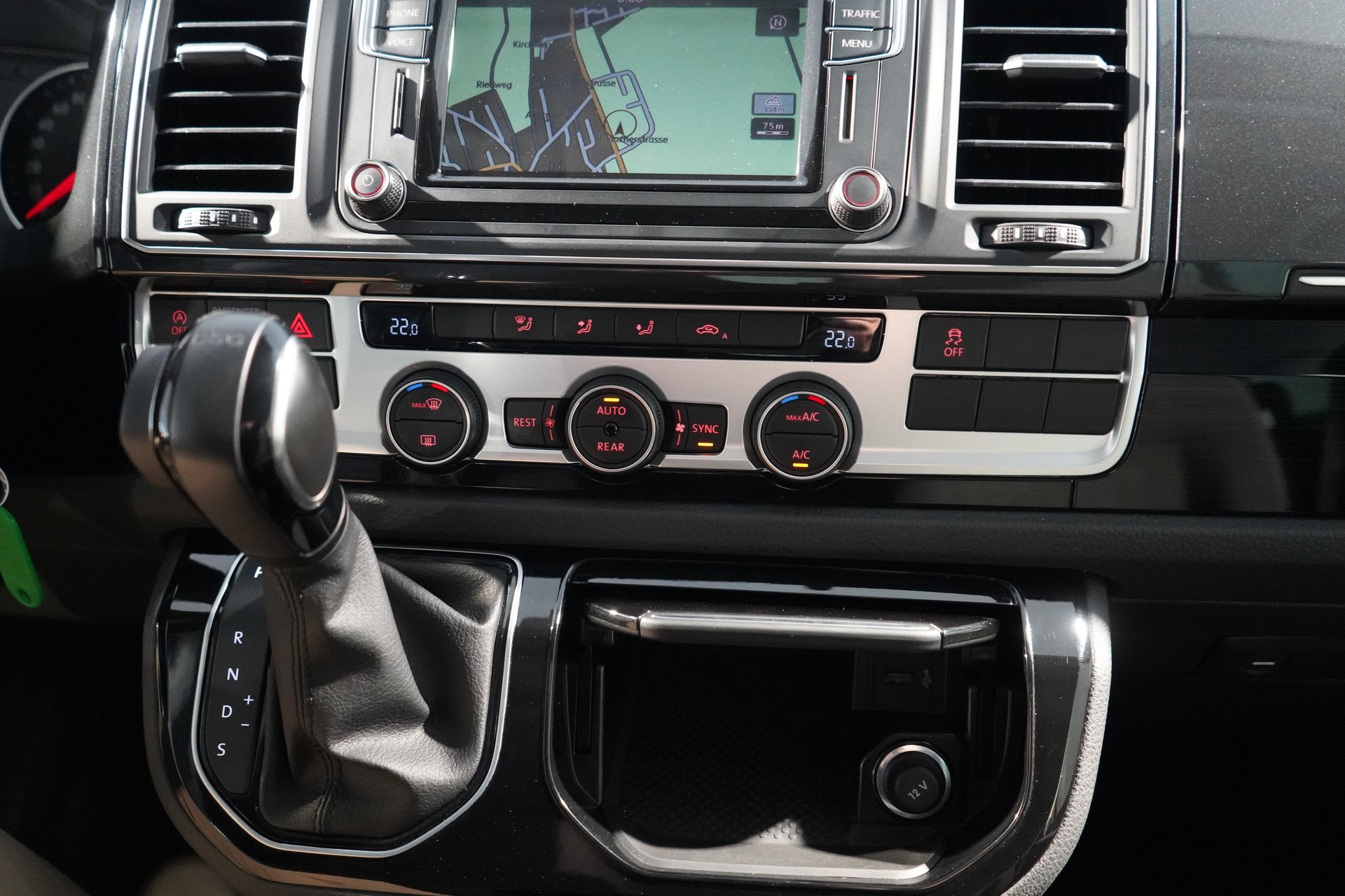 VW Multivan 2.0BiTDI Comfort 4Matic-image-11