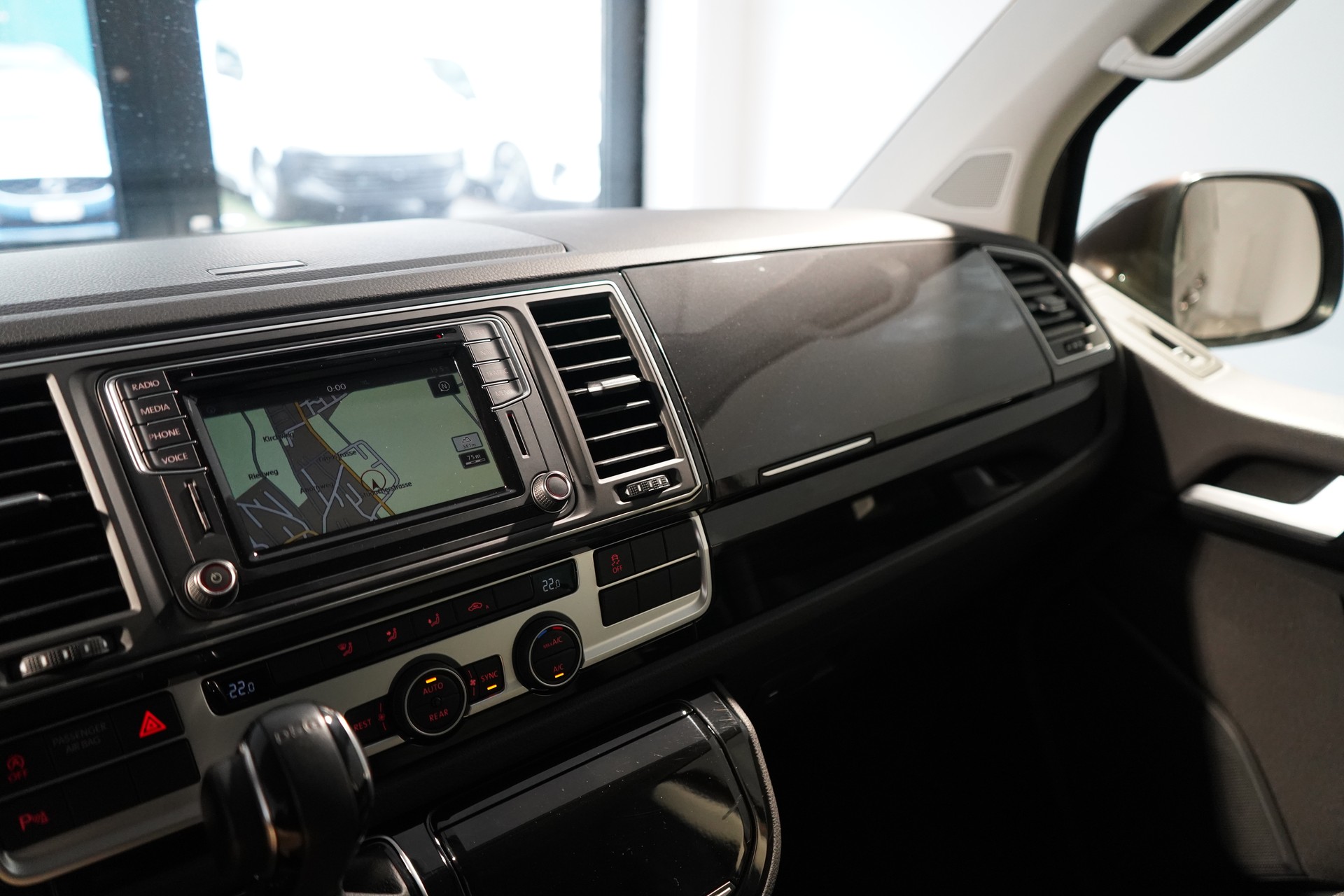 VW Multivan 2.0BiTDI Comfort 4Matic-image-13