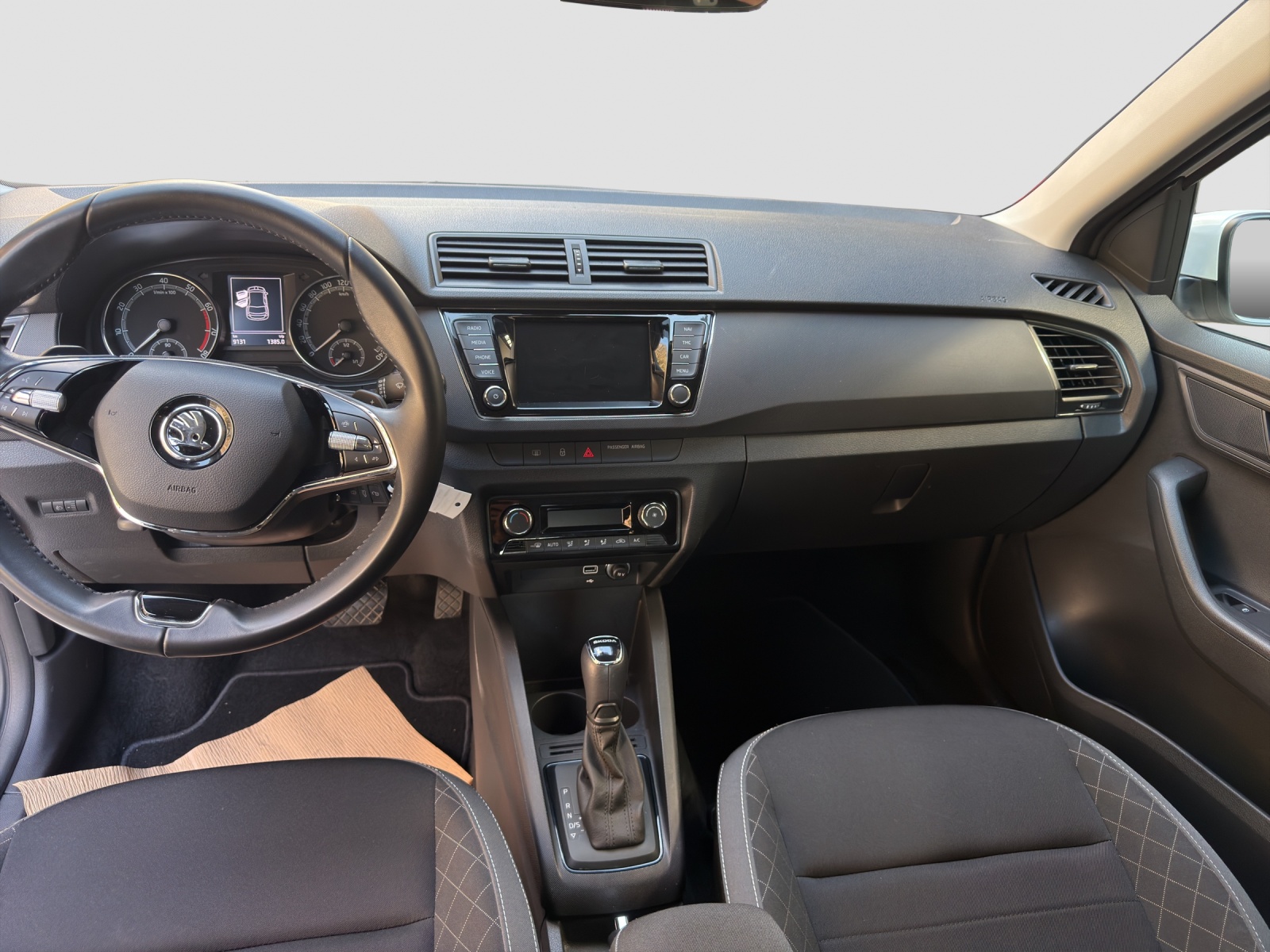 SKODA Fabia 1.0 TSI Ambition DSG-image-8