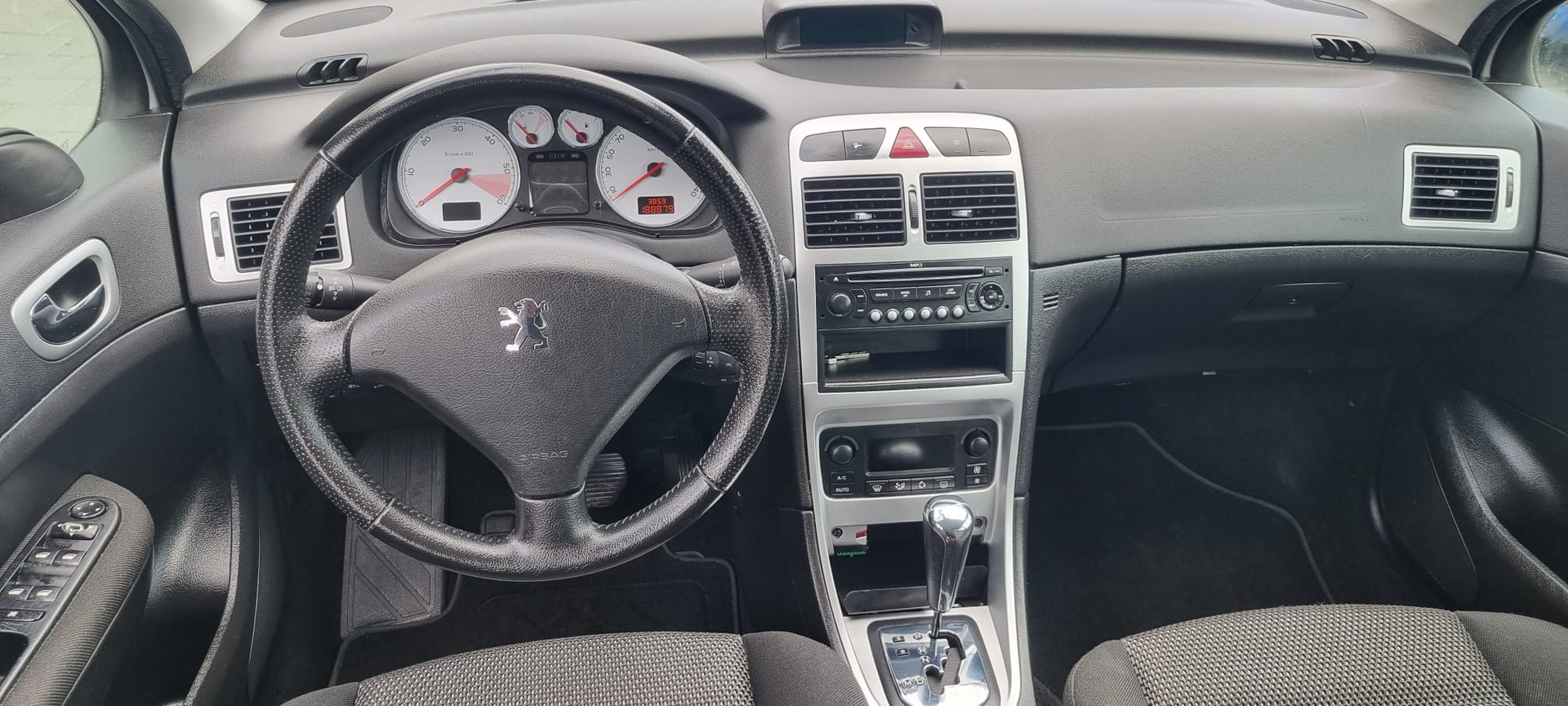 PEUGEOT 307 SW 2.0 HDI Platinum Edition-image-5