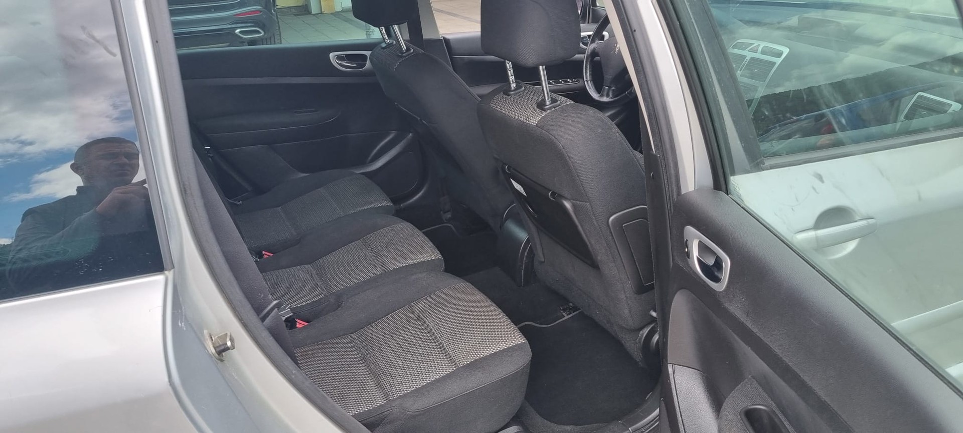 PEUGEOT 307 SW 2.0 HDI Platinum Edition-image-9