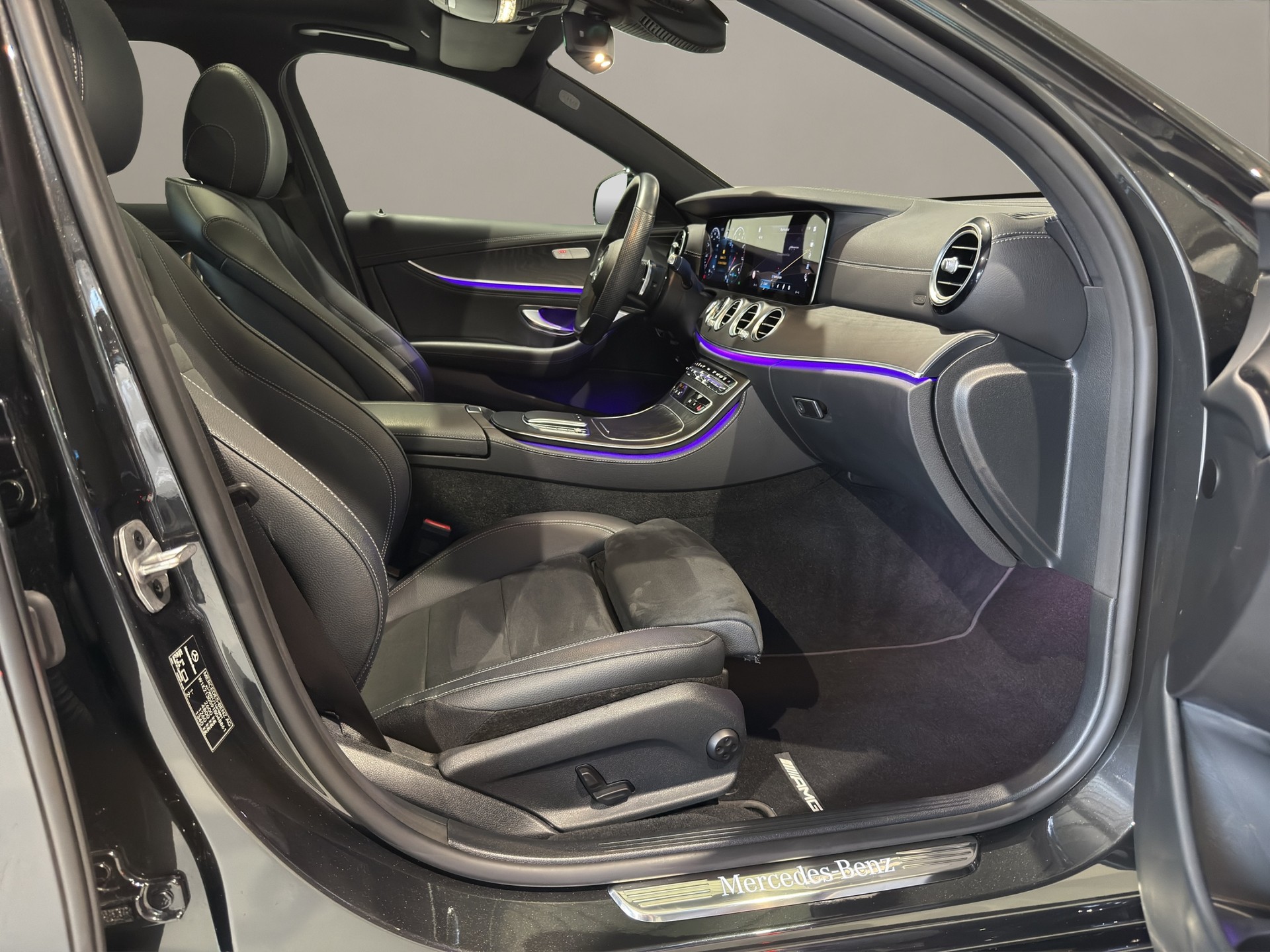 MERCEDES-BENZ E 450 AMG Line 4Matic 9G-Tronic-image-23