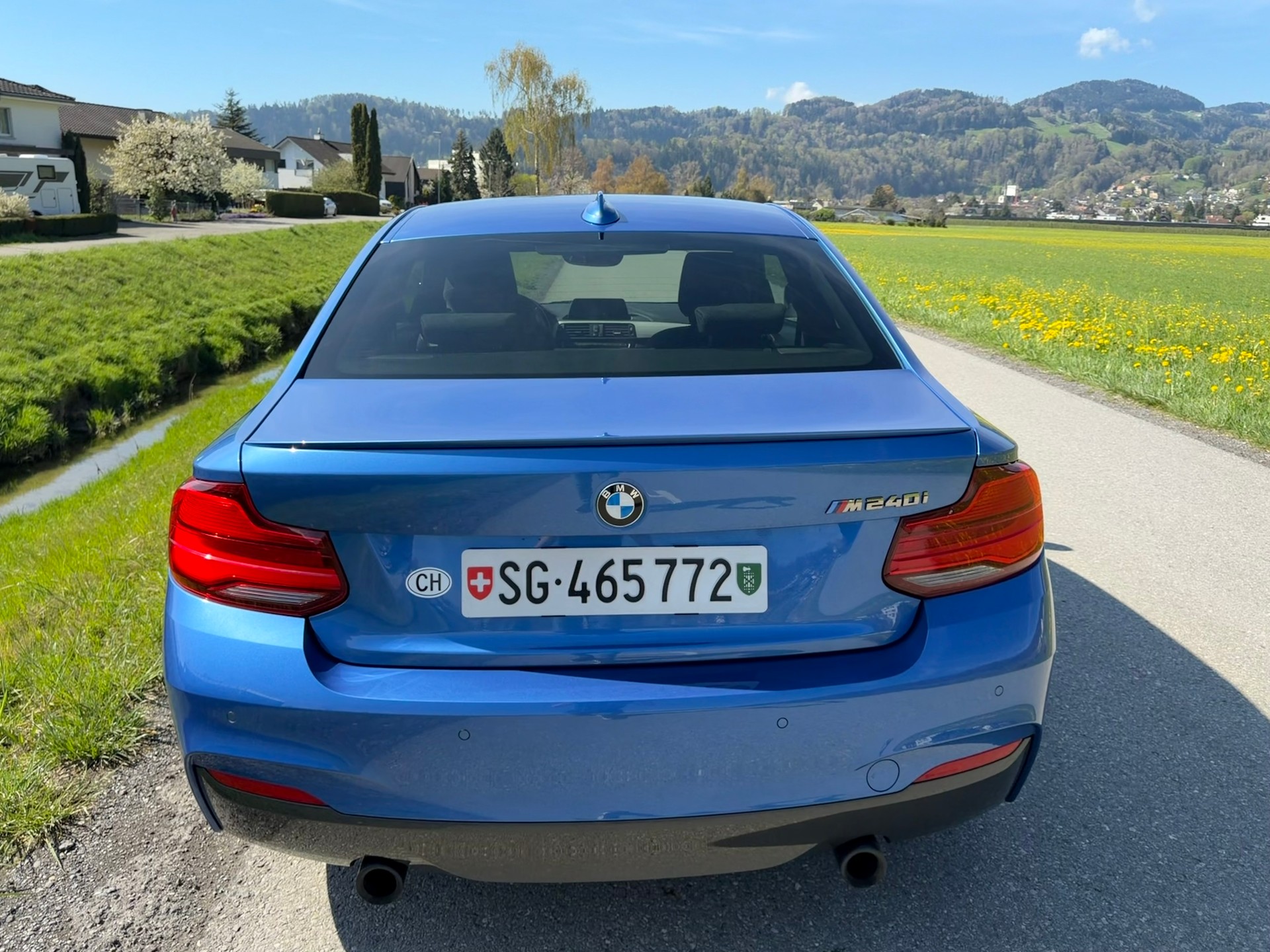 BMW M240i-image-2