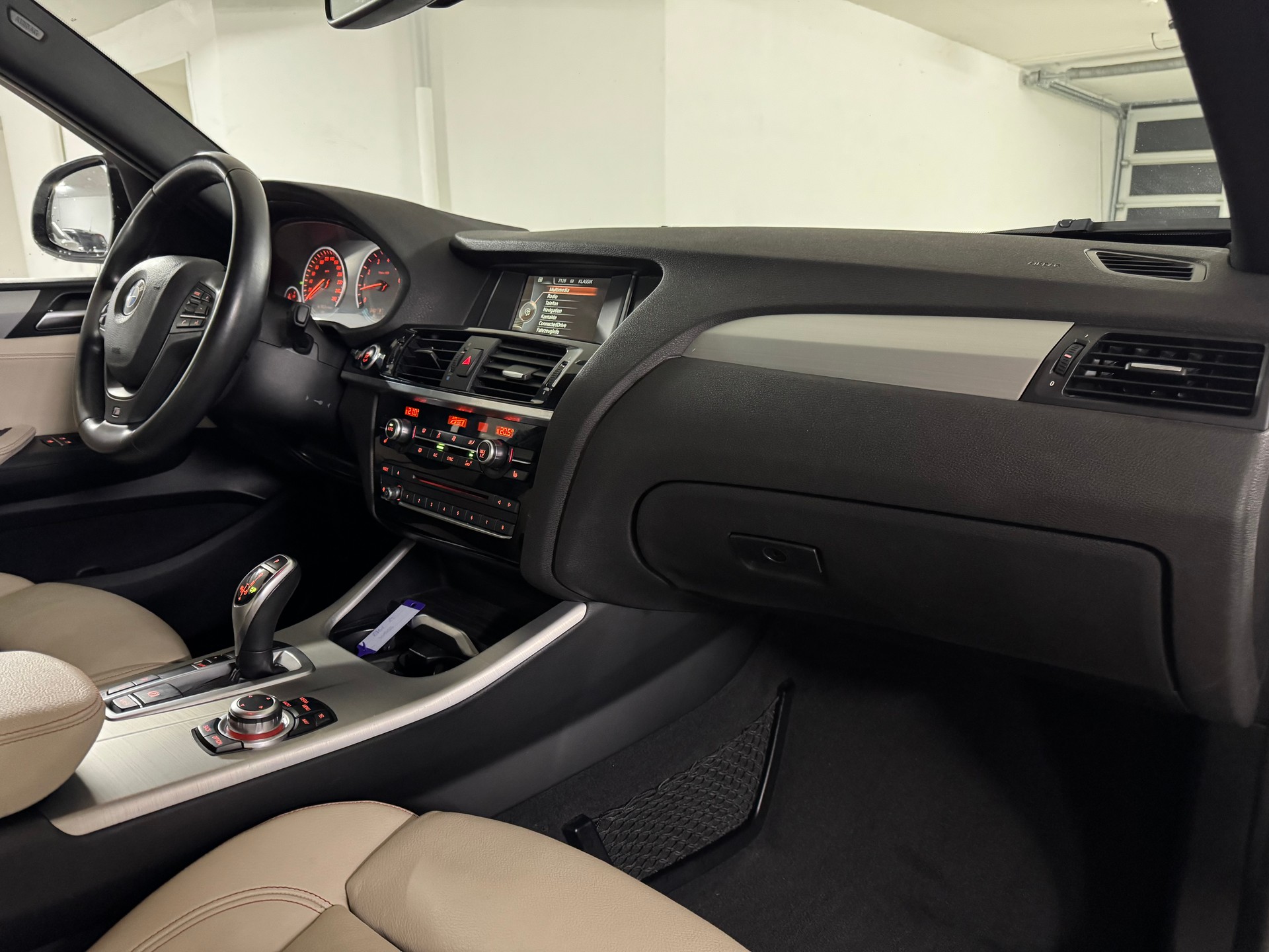 BMW X4 xDrive 28i xLine M-Paket Steptronic mit AHK-image-12