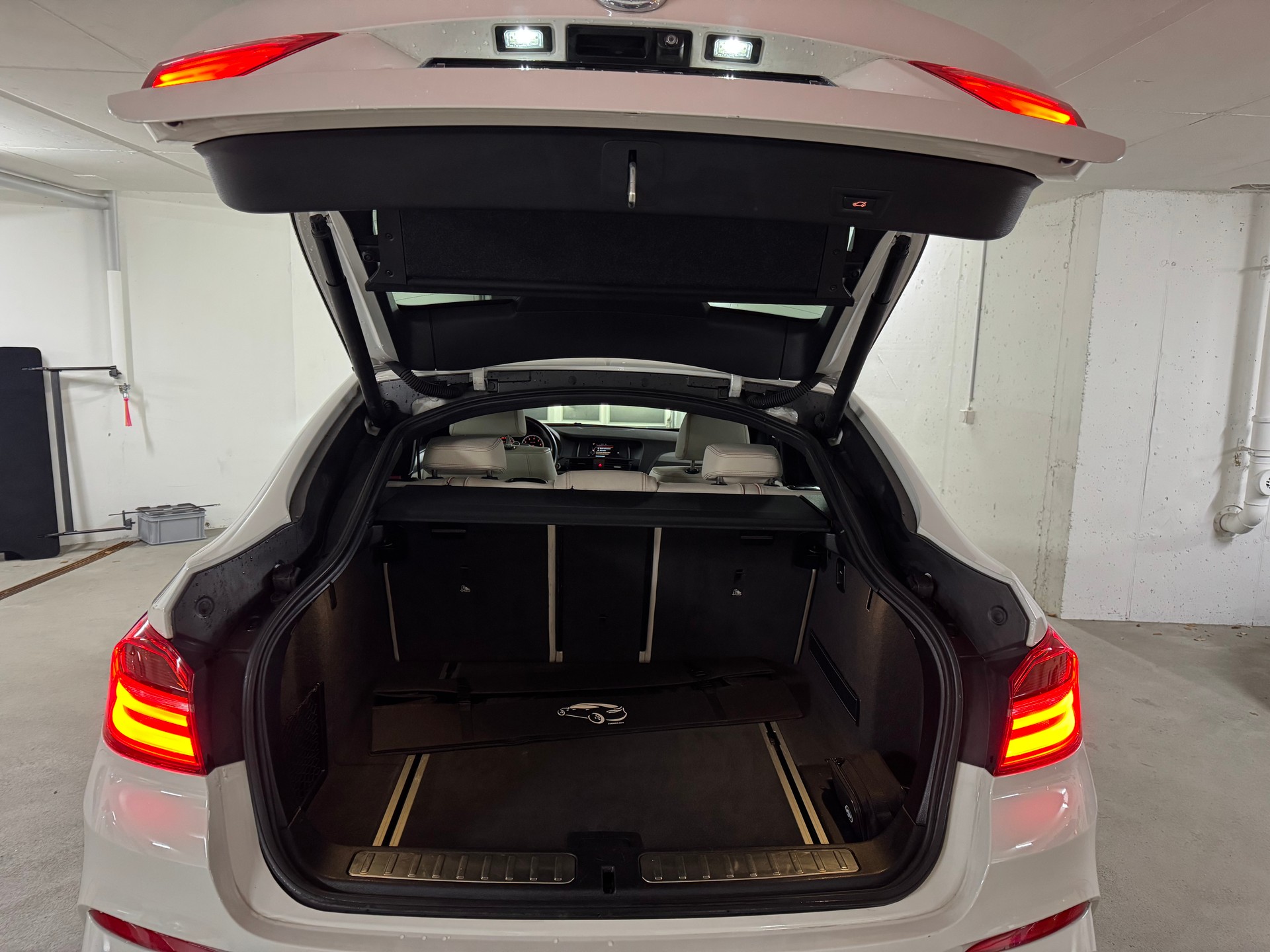 BMW X4 xDrive 28i xLine M-Paket Steptronic mit AHK-image-8