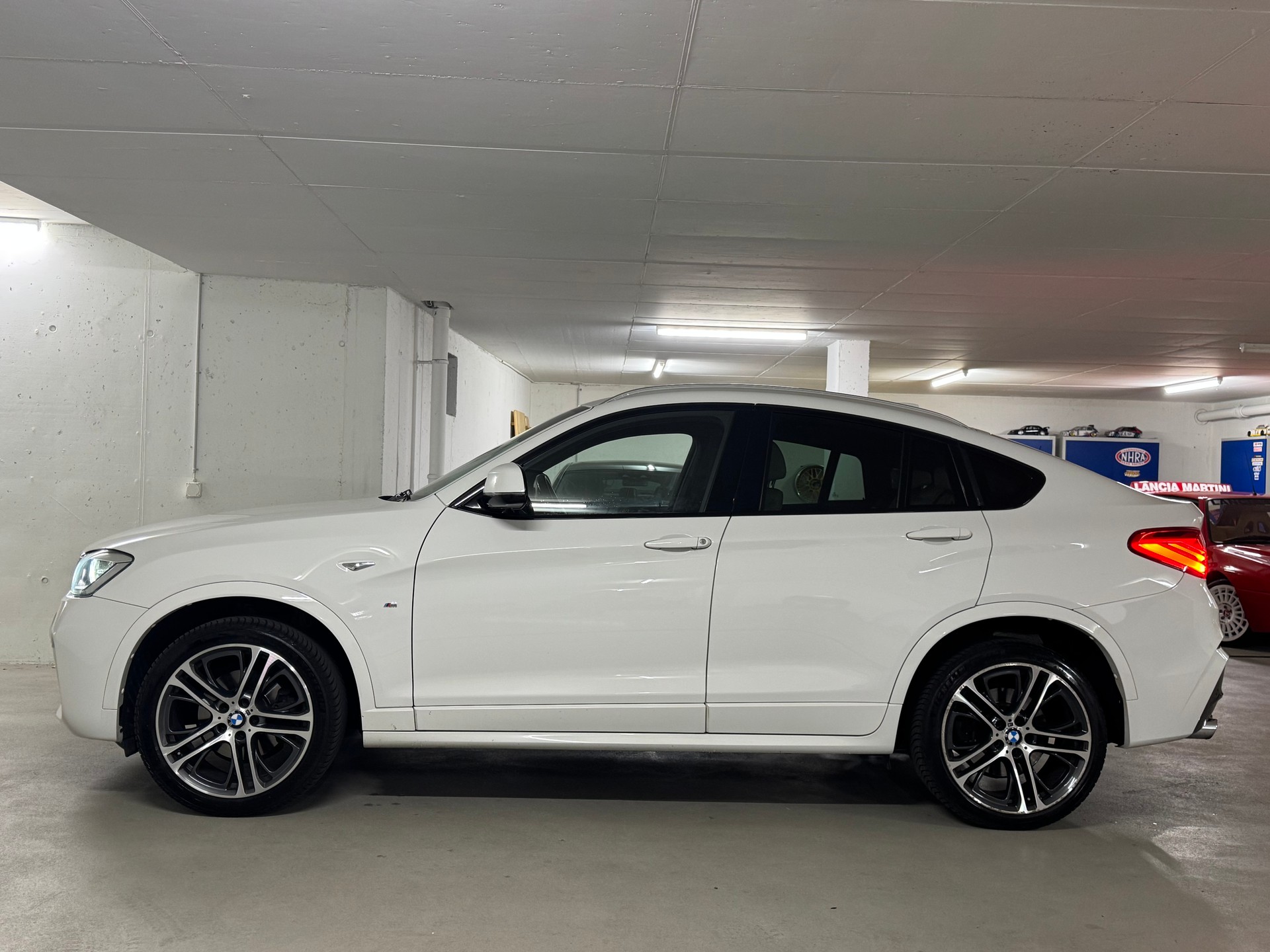BMW X4 xDrive 28i xLine M-Paket Steptronic mit AHK-image-3